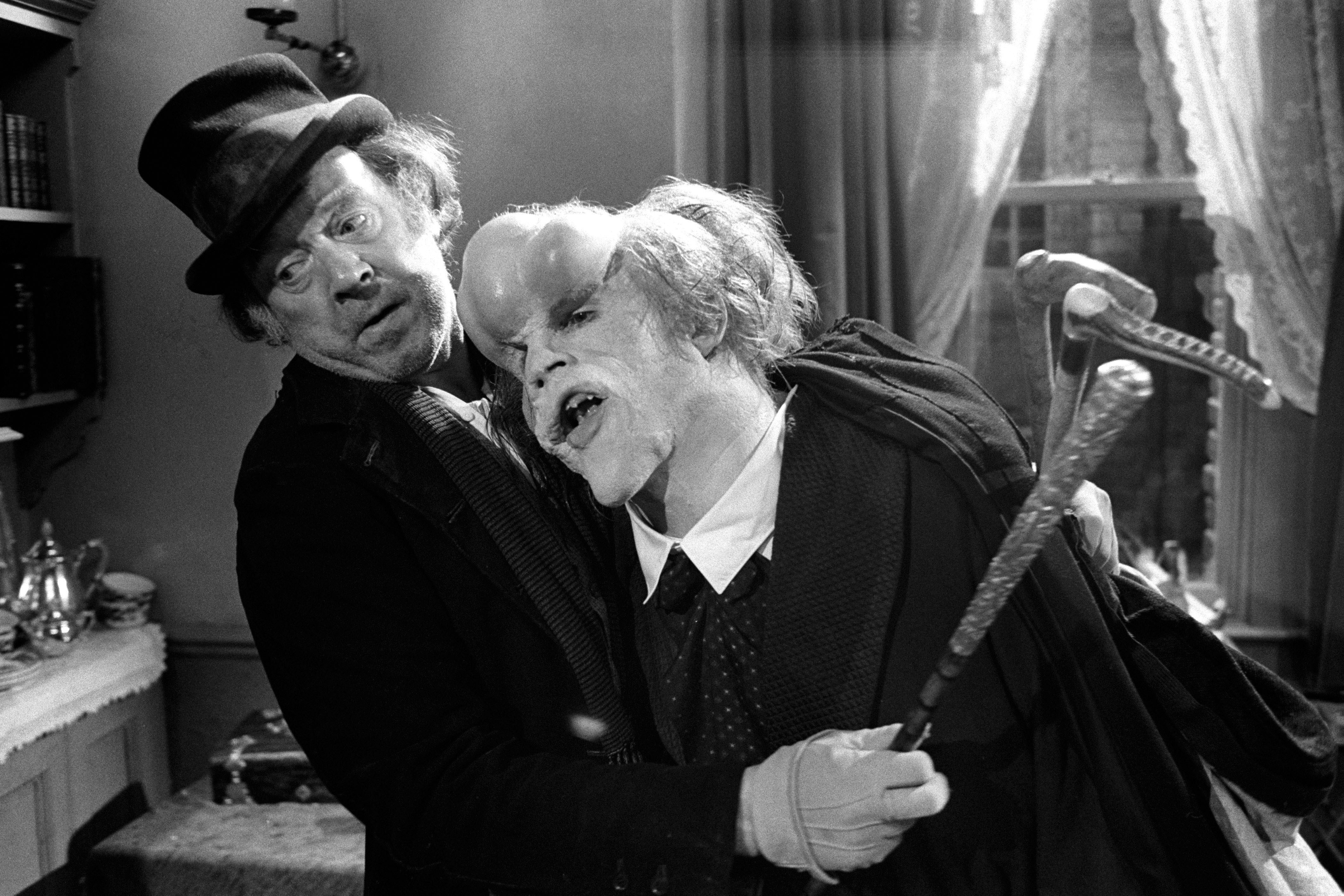 Una scena di The Elephant Man, 1980