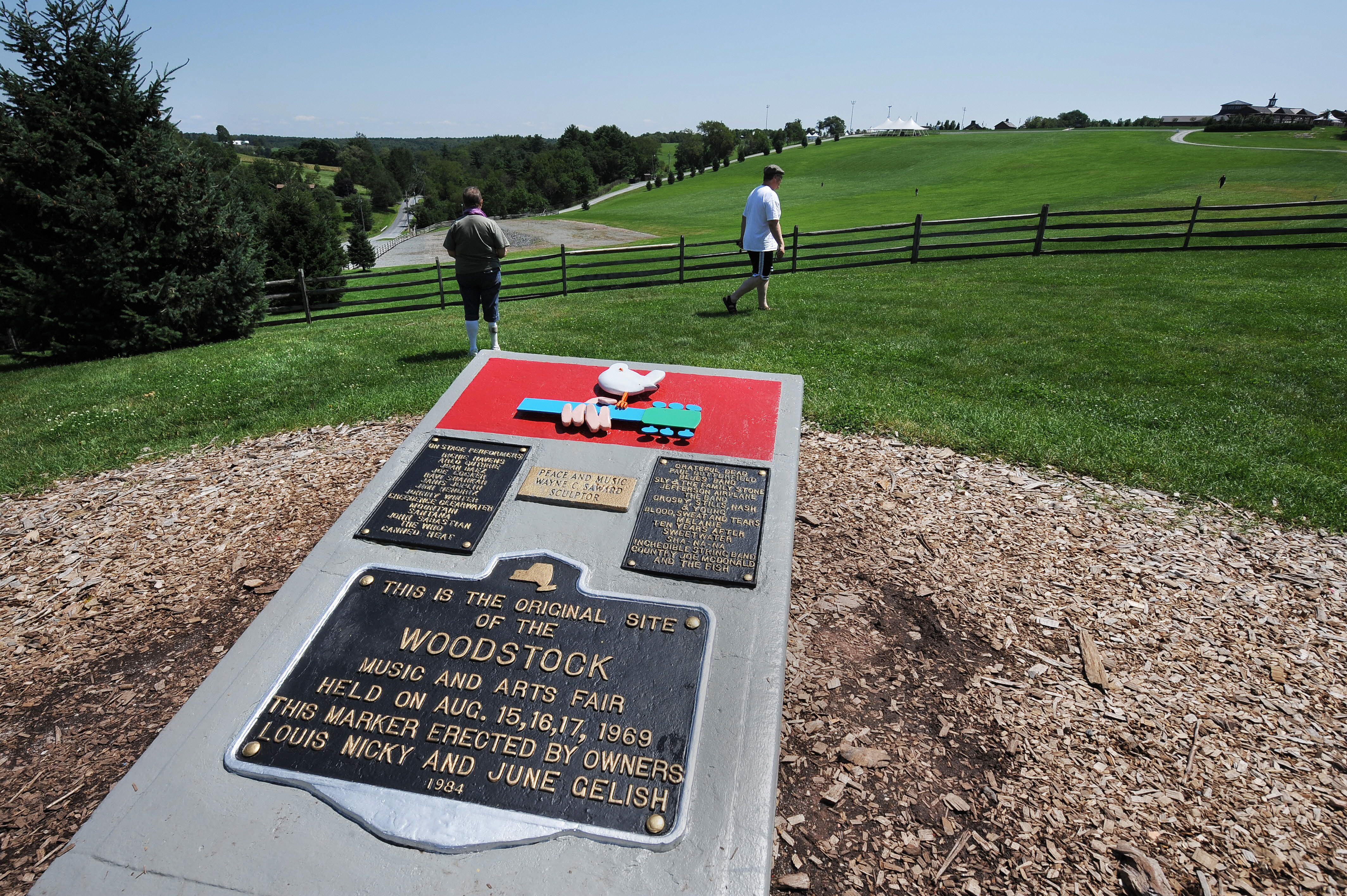 La targa commemorativa per il quarantennale di Woodstock posta sul sito del festival il Gli organizzatori di Woodstock si ritrovarono letteralmente travolti dalla rassegna e dal successo incredibile della tre giorni di musica. Più che altro, non ebbero il tempo di rendersi conto di ciò che erano stati in grado di organizzare. Questo perché immediatamente dovettero fare i conti con il loro debito accumulato, il quale ammontava a circa un milione di dollari. Successivamente, dovettero provvedere alle settanta cause giudiziarie presentate contro di loro: altra grana non da poco. A dare conforto al gruppo però, furono i diritti ricavati dal film originale del Festival di Woodstock, il quale risultò un grande successo e diede la possibilità ai quattro organizzatori di coprire una larga fetta del debito accumulato. Il titolo del film cui si fa riferimento è 'Woodstock – Tre giorni di pace, amore e musica', per la regia di Michael Wadleigh, datato 1970 (tra i montatori figura anche Martin Scorsese). Successivamente, nel 2009, anche il regista Ang Lee provò a raccontare la grande esperienza del 1969 con il suo 'Motel Woodstock'.