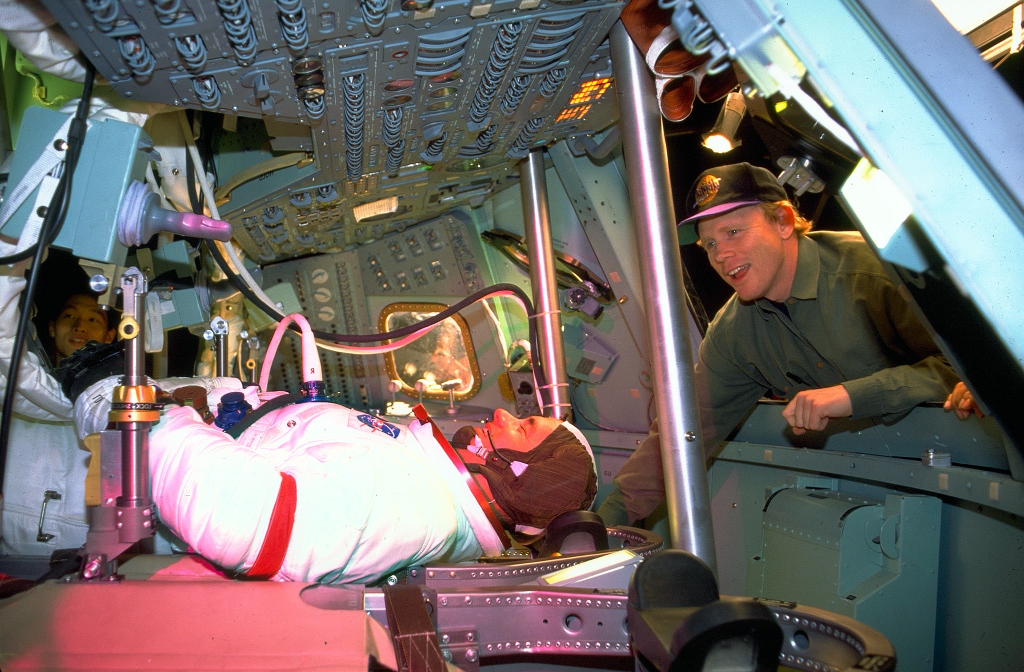 Sul set del film Apollo 13 (1995). Sulla destra il regista Ron Howard