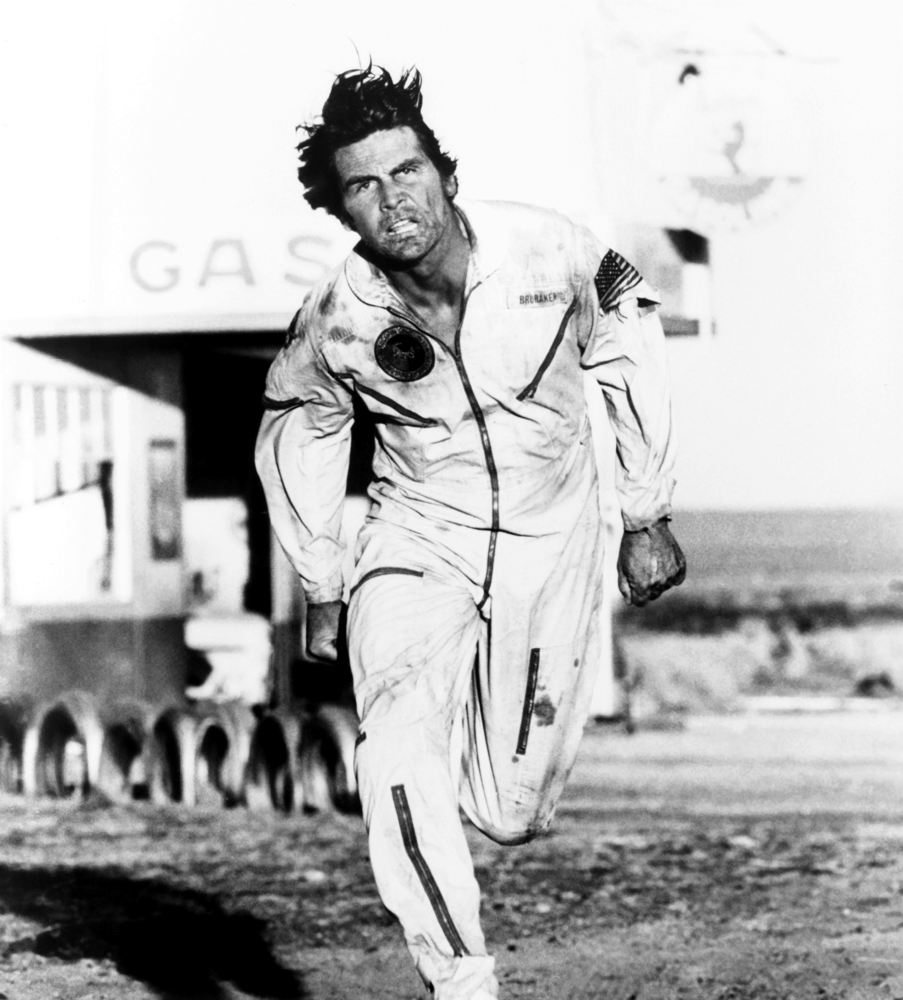 L'attore James Brolin in una scena di Capricorn One, 1978