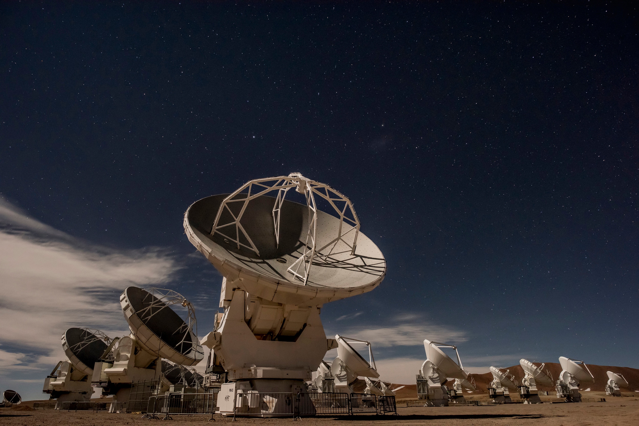 Alcune delle 66 antenne mobili di Atacama Large Millime Ter submillimeter Array ALMA nel deserto di Atacama in Cile.