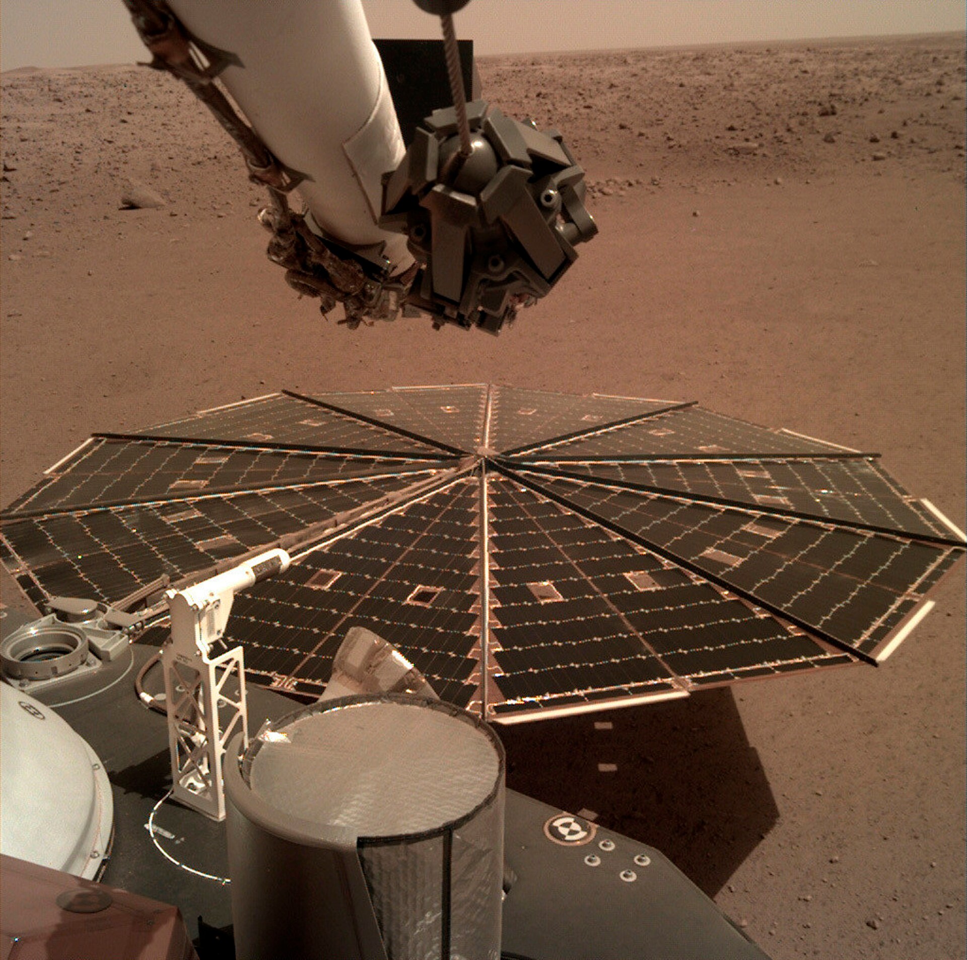 Foto scattata dal Lander Insight sulla superfice di Marte