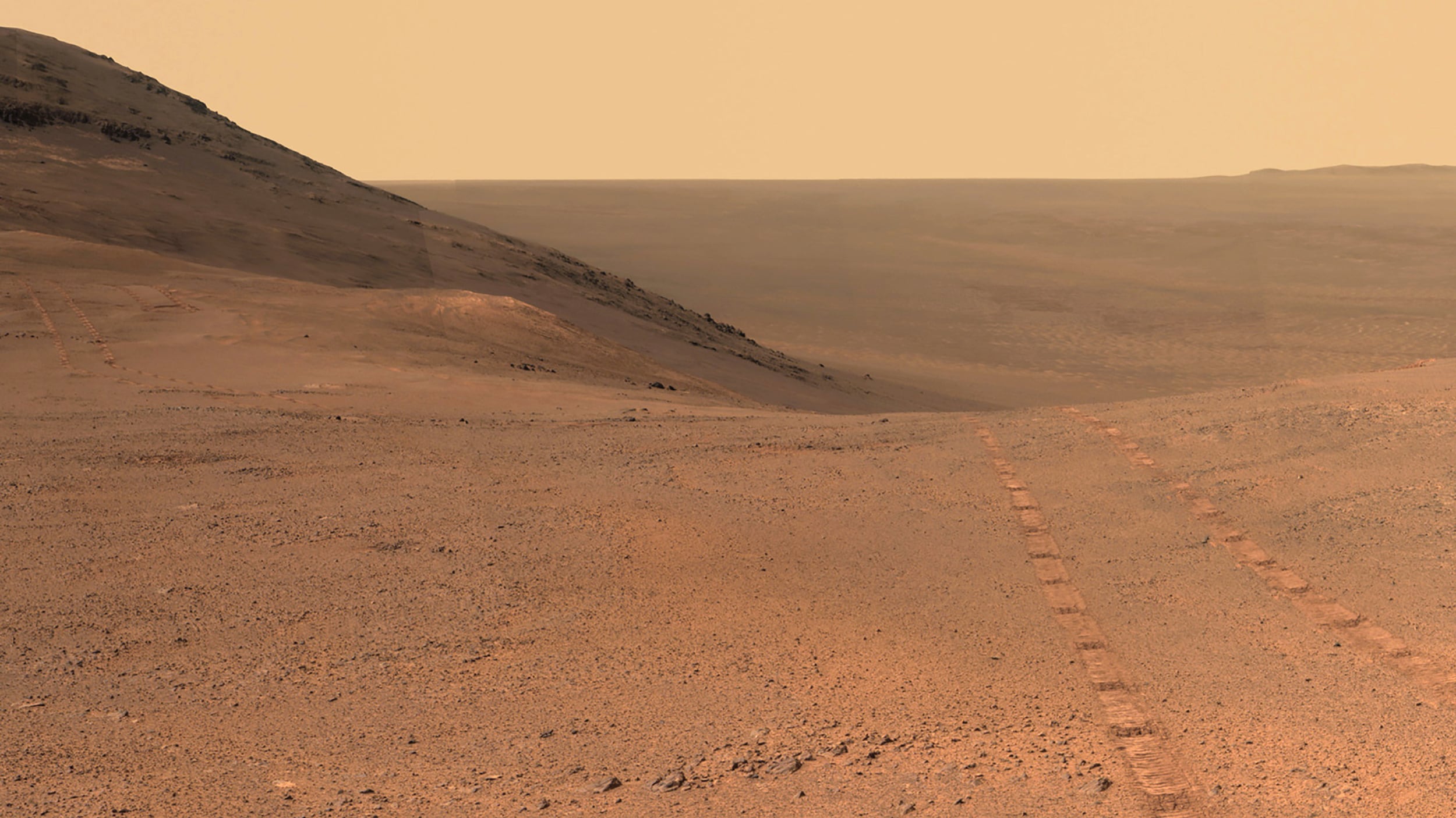 Un'immagine fornita dalla NASA, panoramica del rover Opportunity che si affaccia su Persev erance Valley su Marte.