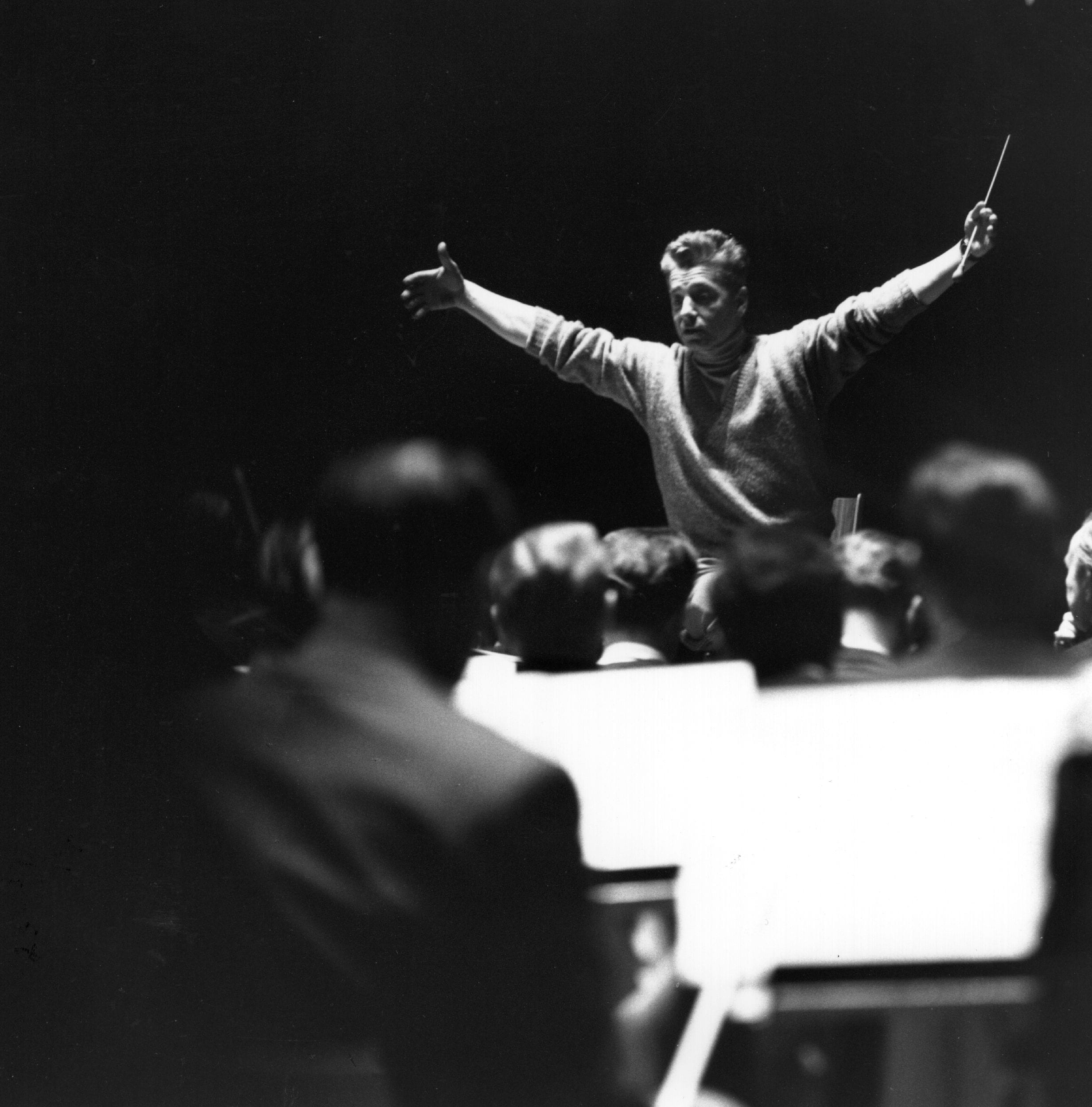 Herbert von Karajan alle prove d'orchestra, 1962. 