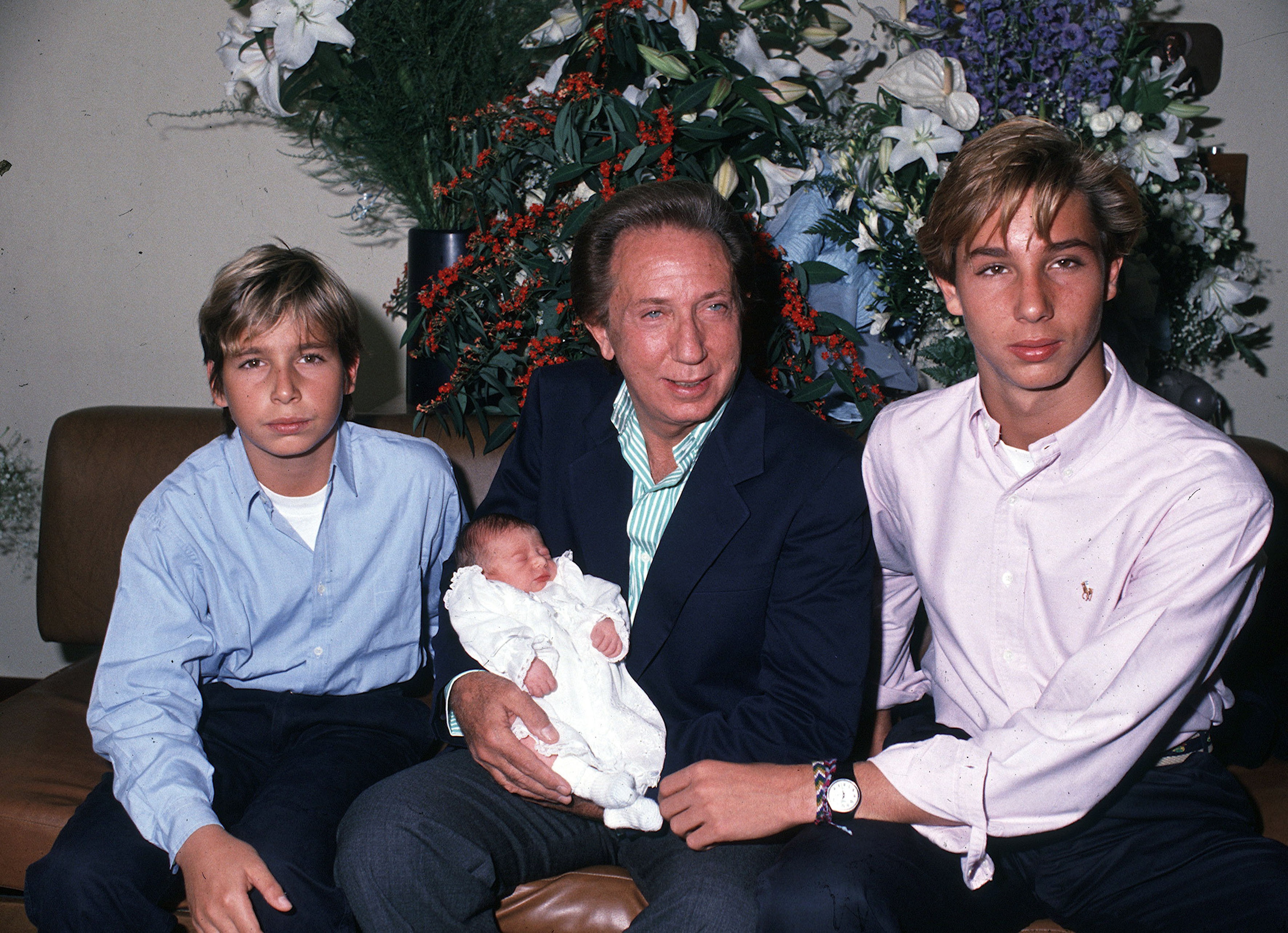 Insieme ai suoi tre figli Michele, Nicolò e Leonardo, nel 1989