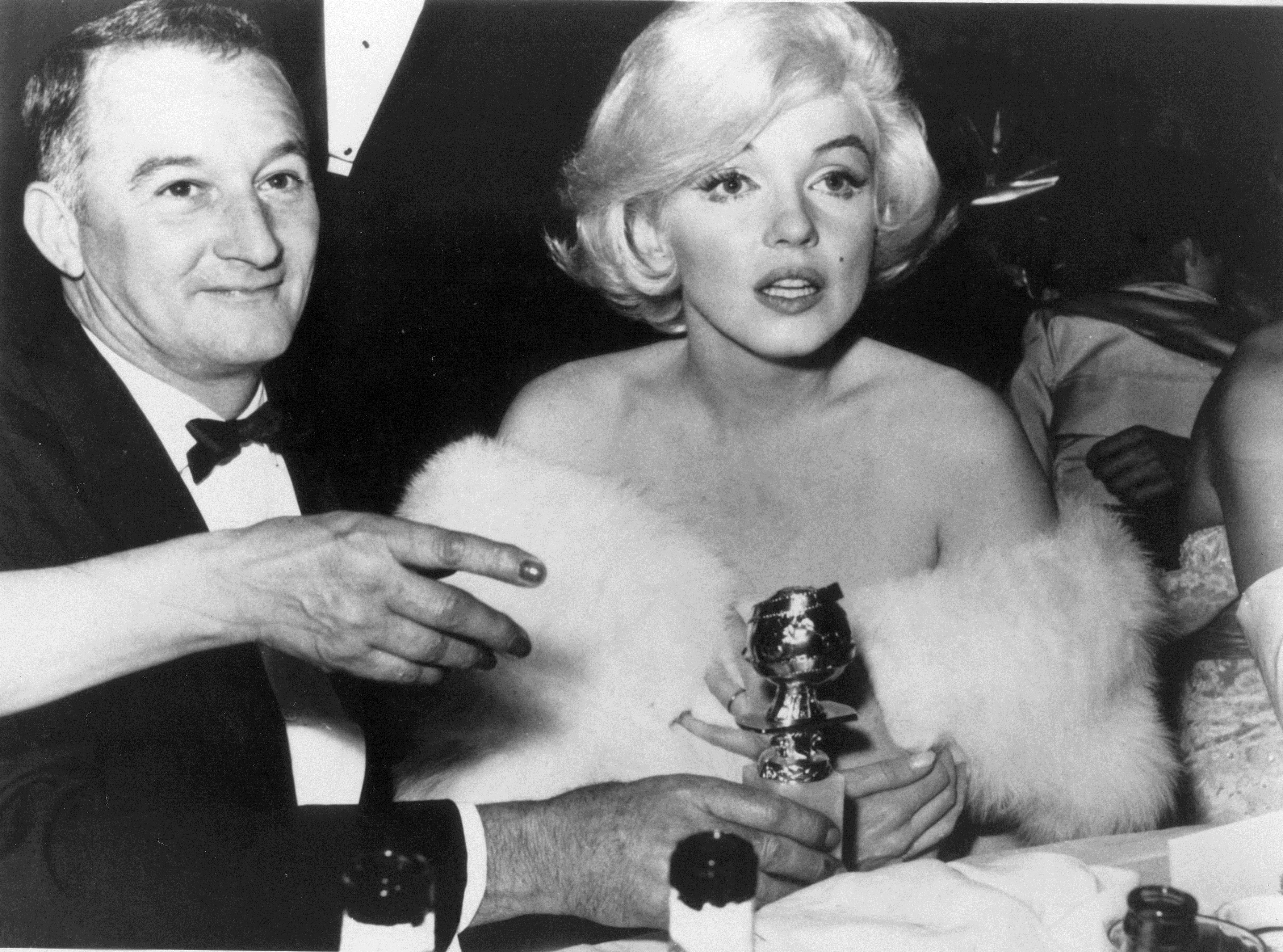 1960. Marilyn Monroe riceve il Golden Globe Award per A qualcuno piace caldo