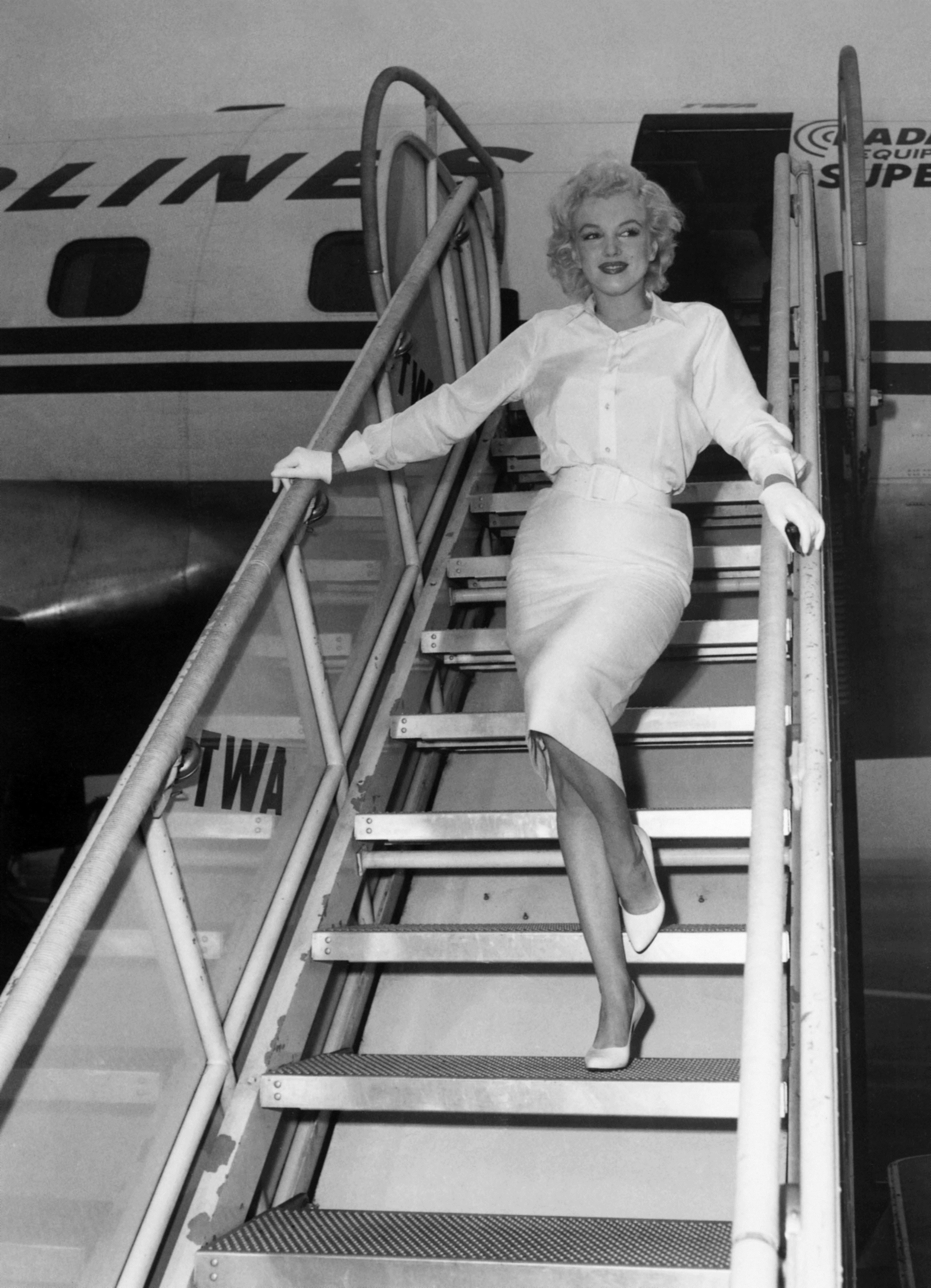 Luglio 1958. Marilyn arriva a Los Angeles per interpretare A qualcuno piece caldo di Billy Wilder. Il film uscirà l'anno successivo. In Italia il 16 settembre 1959
