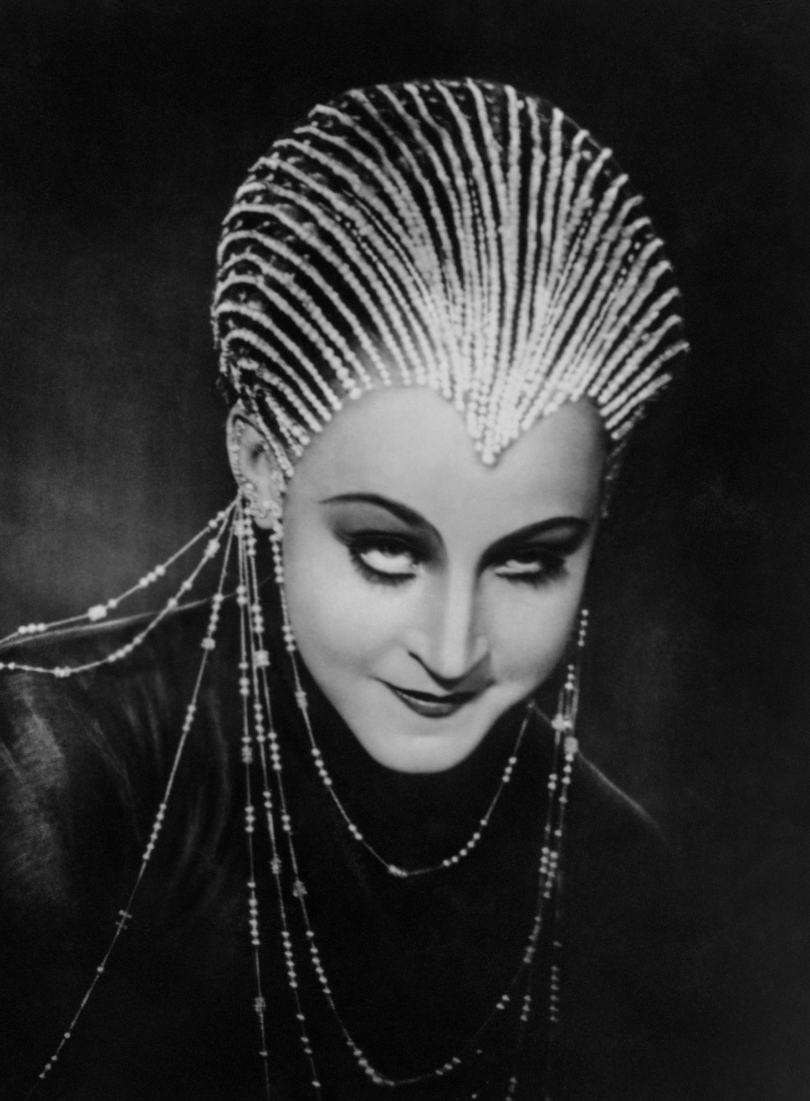 L'attrice Brigitte Helm in una scena di Metropolis, 1927