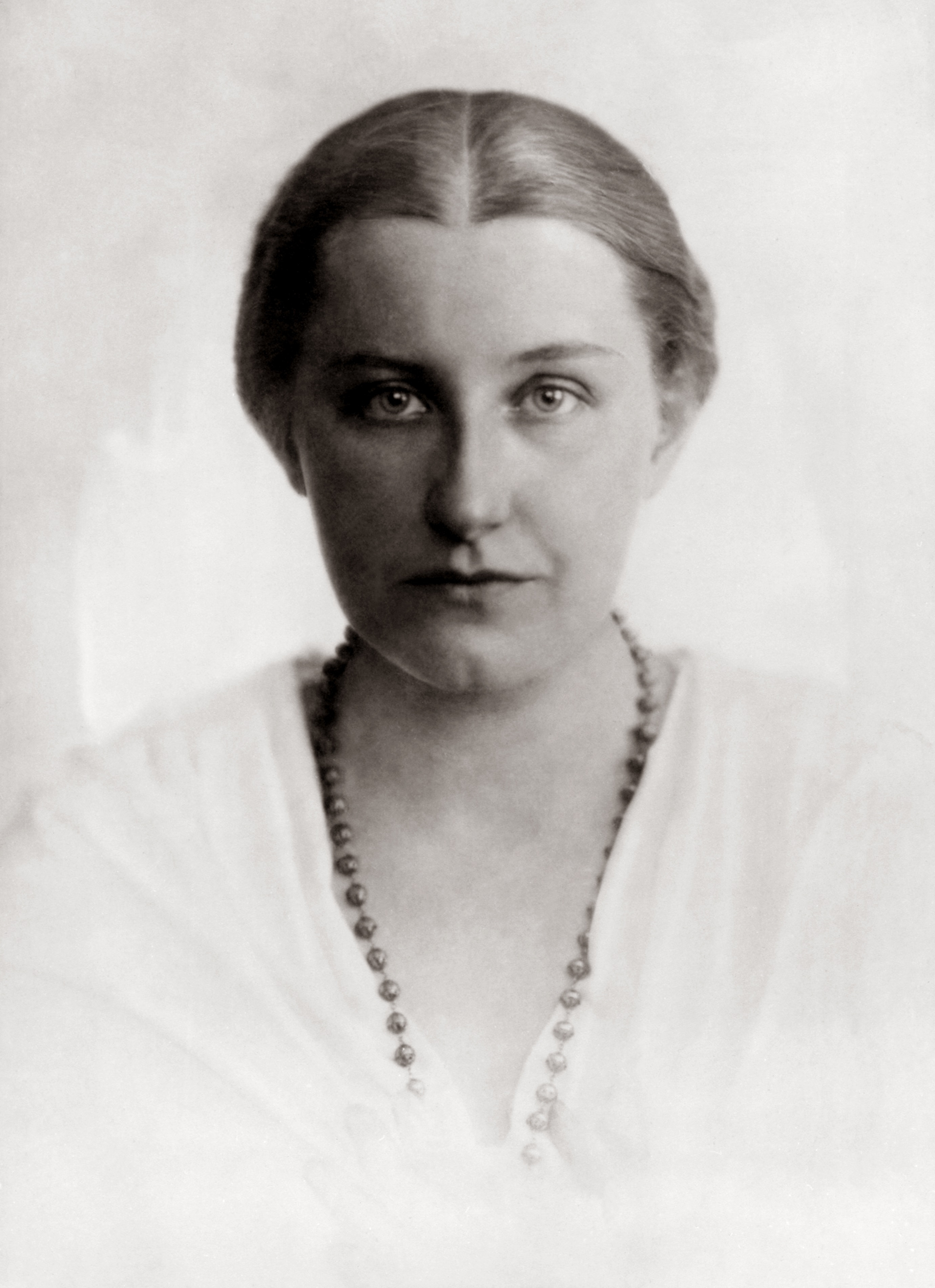 Thea von Harbou, scrittrice, attrice e sceneggiatrice. Autrice del romanzo Metropolis (1925) e co-sceneggiatrice insieme al marito Fritz Lang del film omonimo