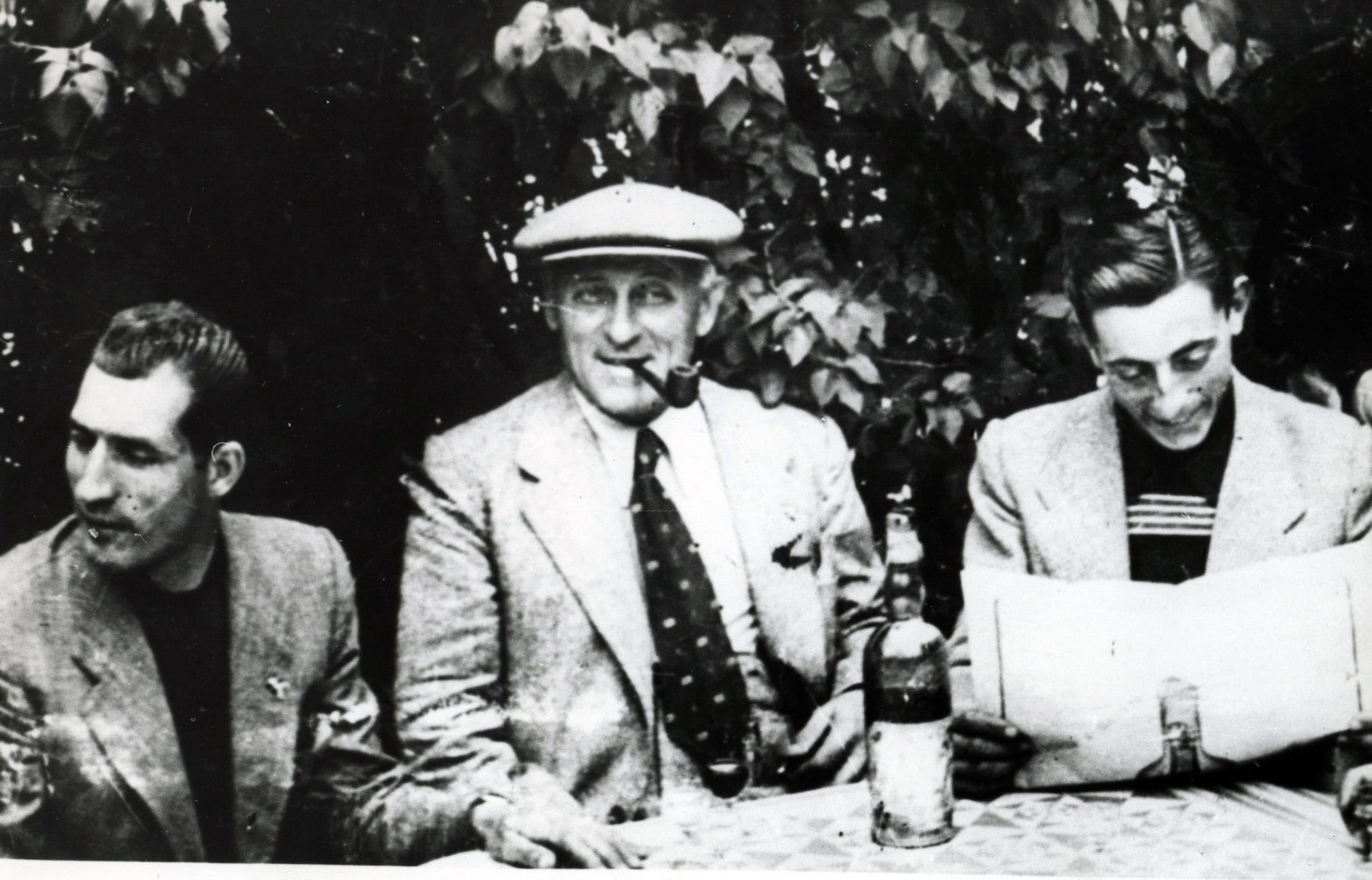 Fausto Coppi insieme a Gino Bartali ed Eberardo Pavesi, nel 1940