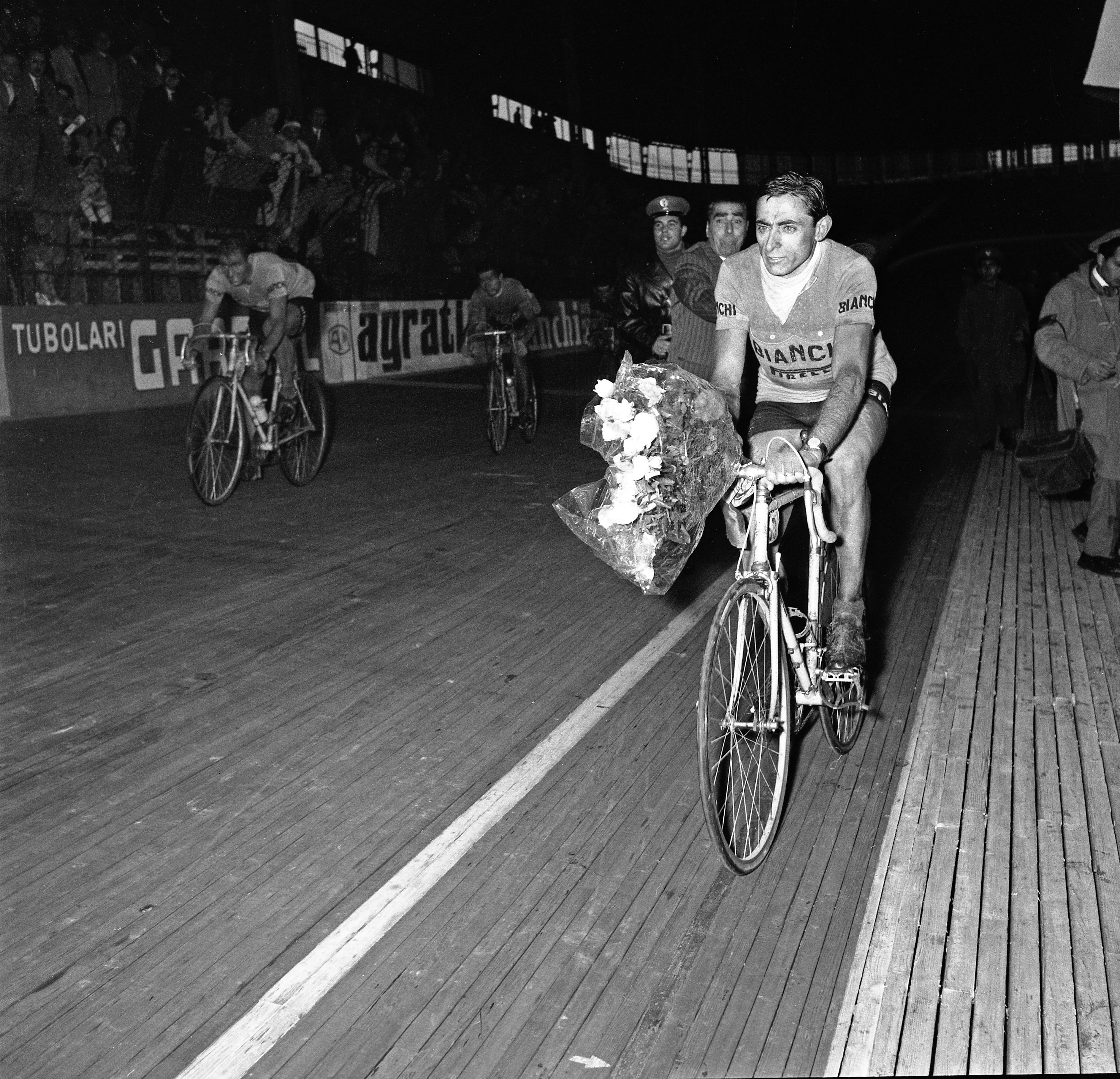 Nel 1954, al Velodromo Vigorelli a Milano