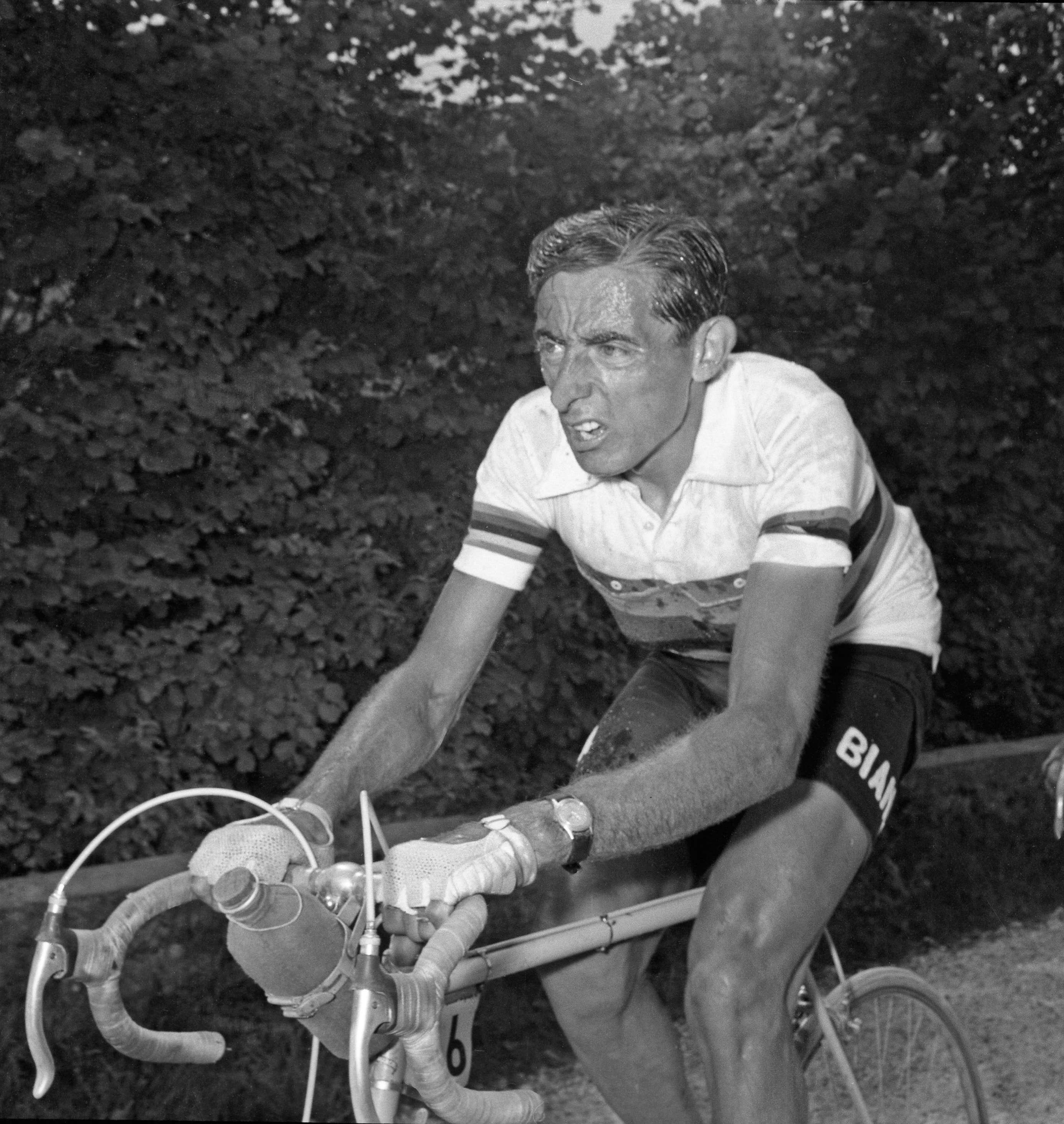 Il campione durante il Giro d’Italia del 1954