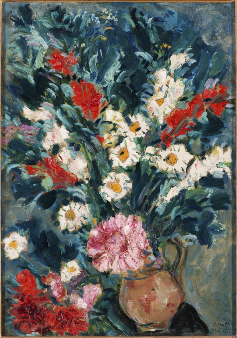 La brocca di fiori (1925). Olio su tela, 69,8x49,5 cm - Private Collection, Swiss - © Chagall ® by SIAE 2019