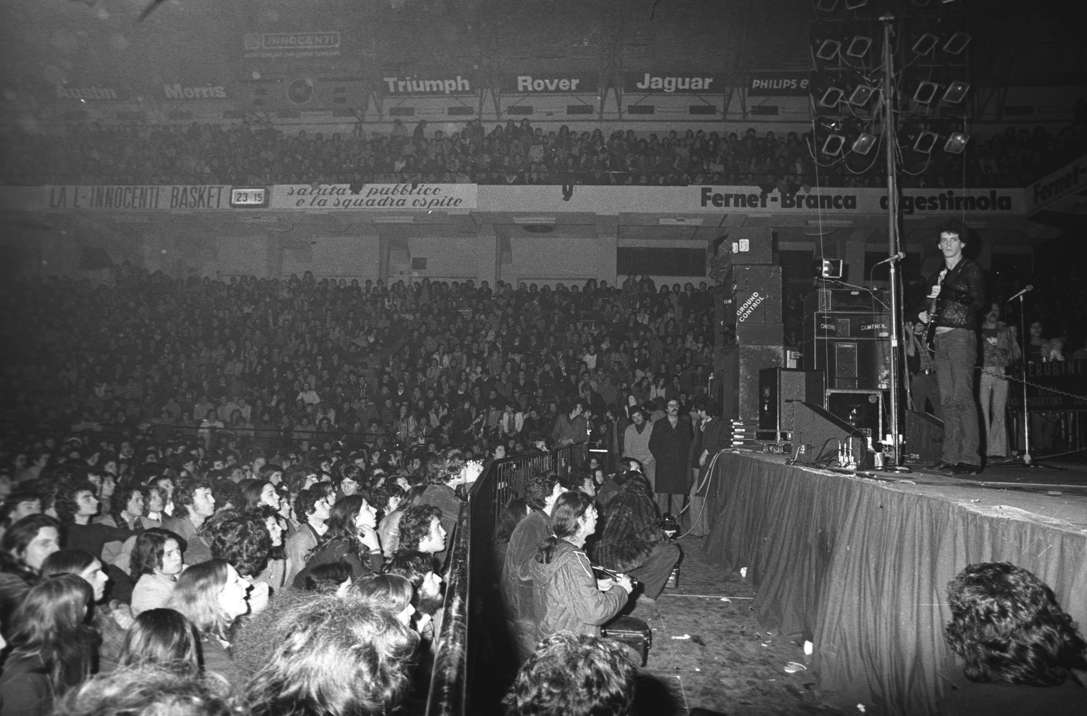 Lou Reed in concerto al Palalido di Milano nel 1975