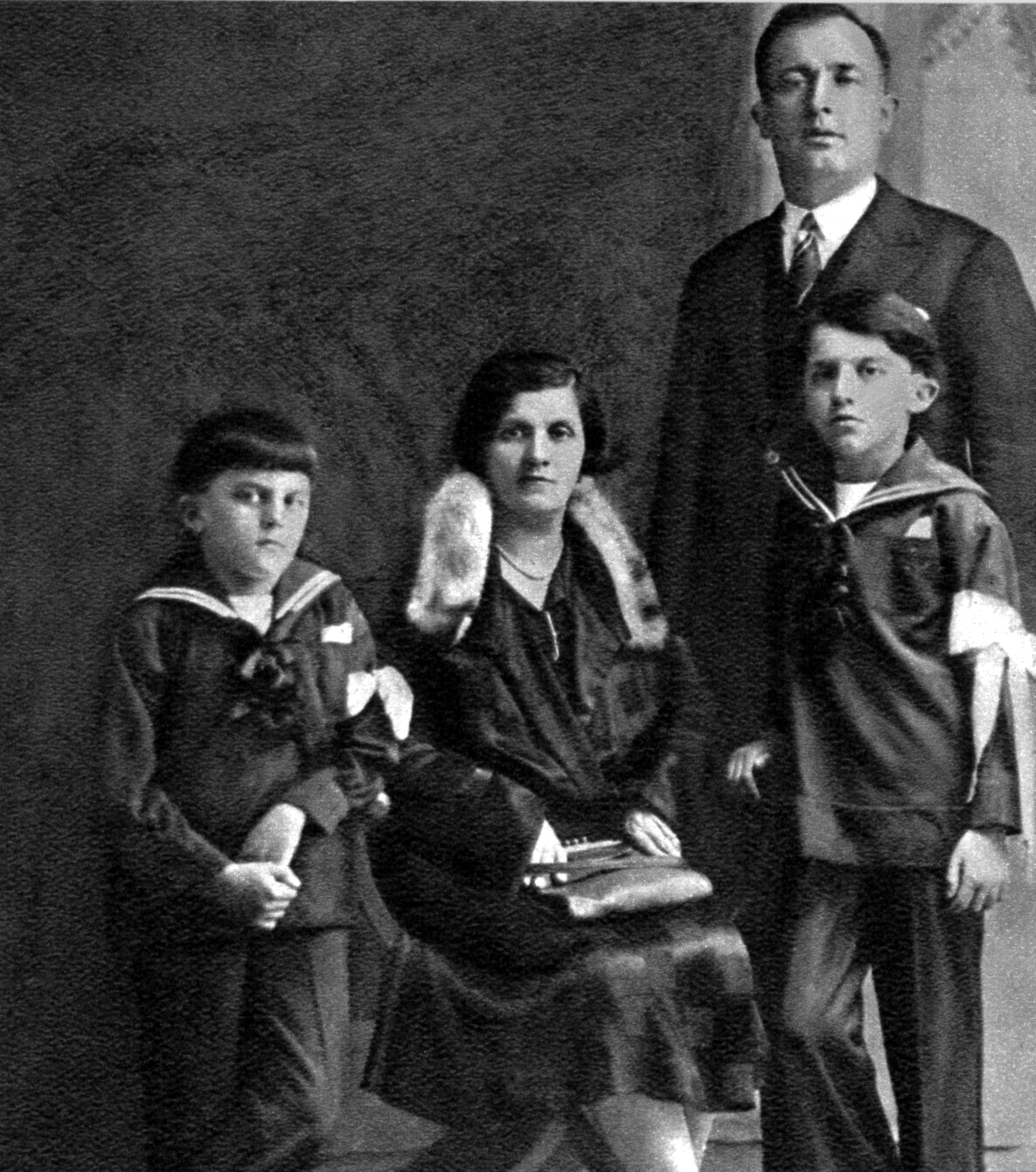 1929. La famiglia Fellini prima della nascita di Maddalena