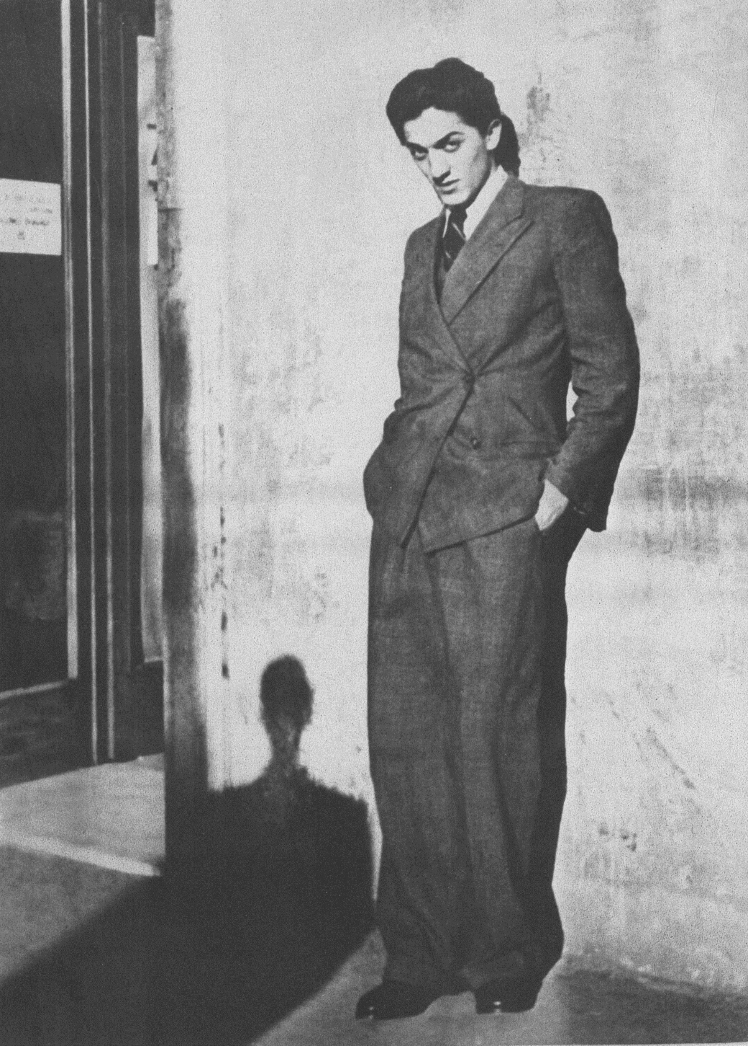 Alto e smilzo. Fellini a 23 anni