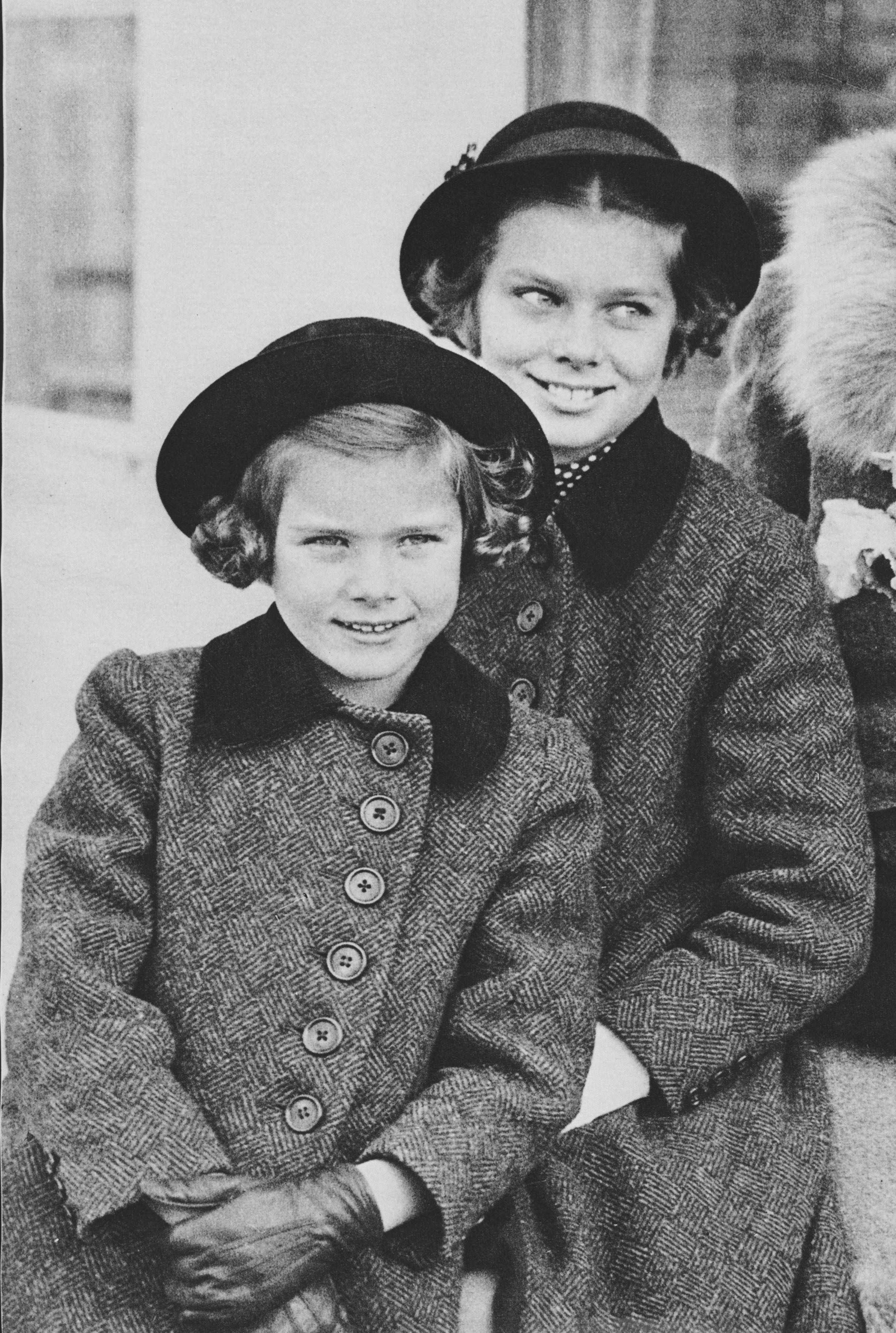 Nel 1936 con la sorella Peggy