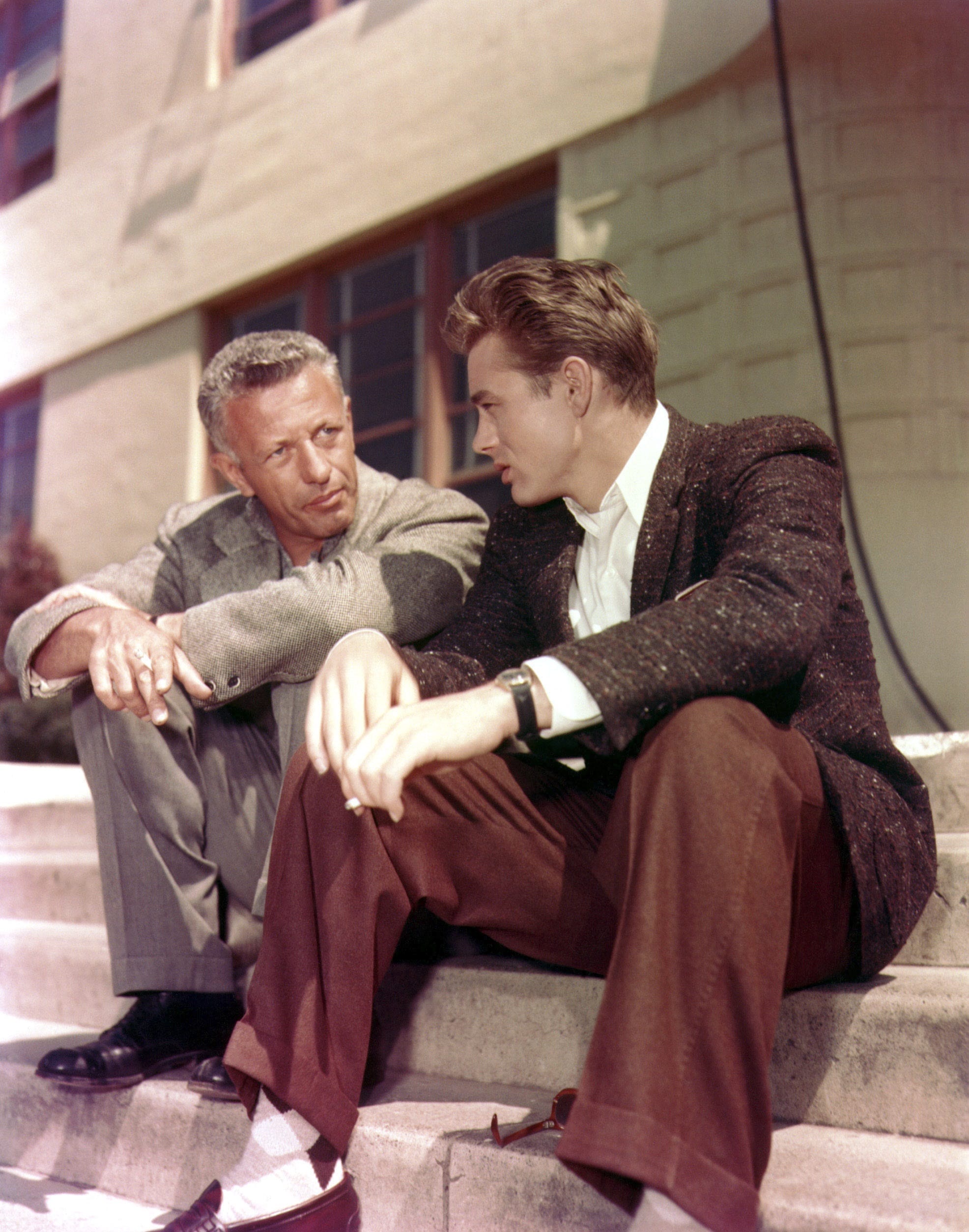 James Dean e il regista Nicholas Ray sul set di Gioventù bruciata, 1955