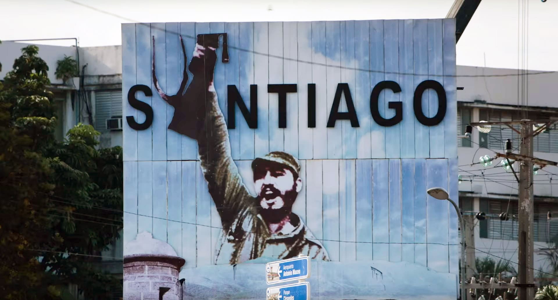 Uno dei tanti murales realizzati a Santiago di Cuba dopo la vittoria di Castro, a conferma dell'enorme successo iniziale riscosso dal leader rivoluzionario