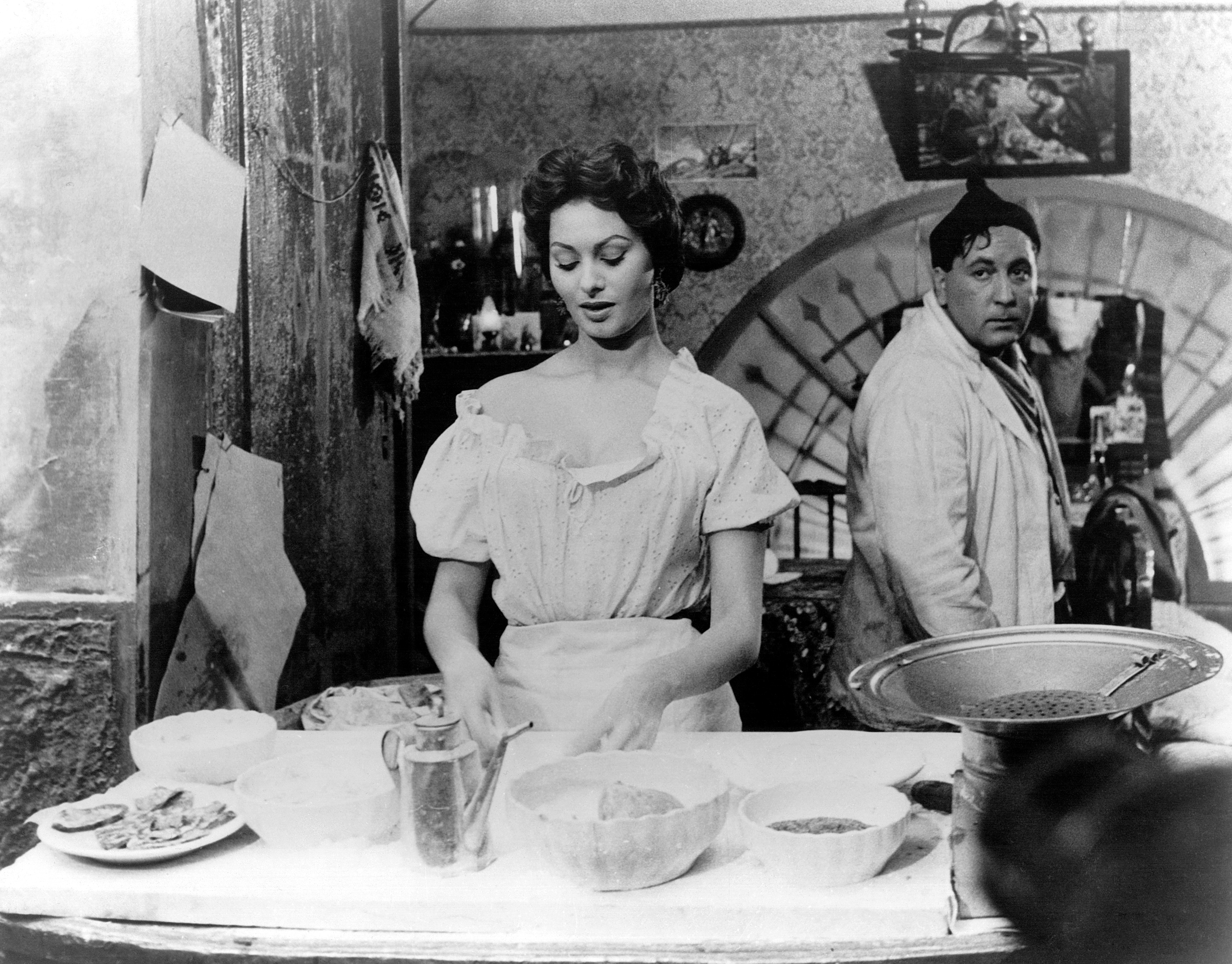 L'oro di Napoli, episodio La pizzaiola 1954 di Vittorio De Sica