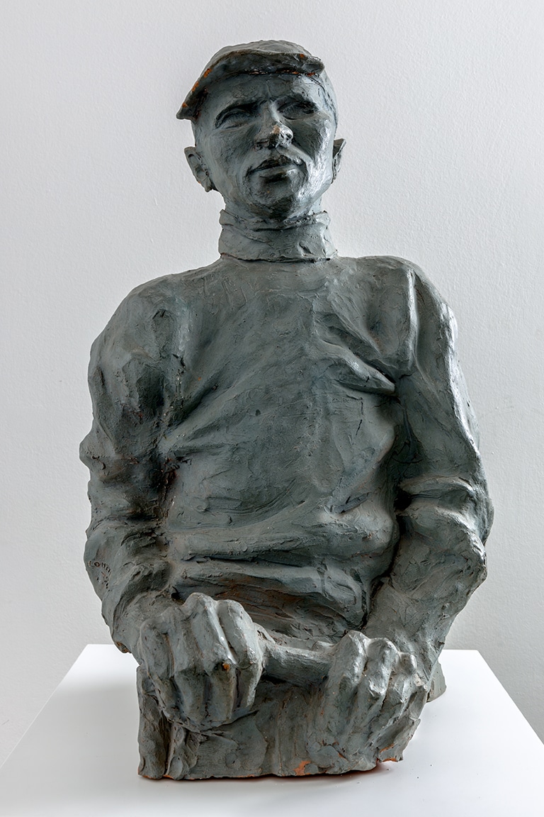 Aldo Contini, Ciclista di paese, 1956, terracotta dipinta, Donazione eredi Antonio Pigliaru e Rina Fancellu. Ph. Pierluigi Dessì, Courtesy MAN. 