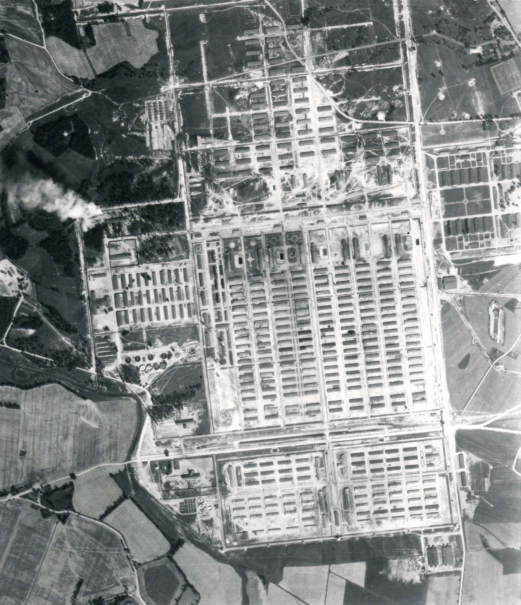 Foto aerea del campo di concentramento di Auschwitz