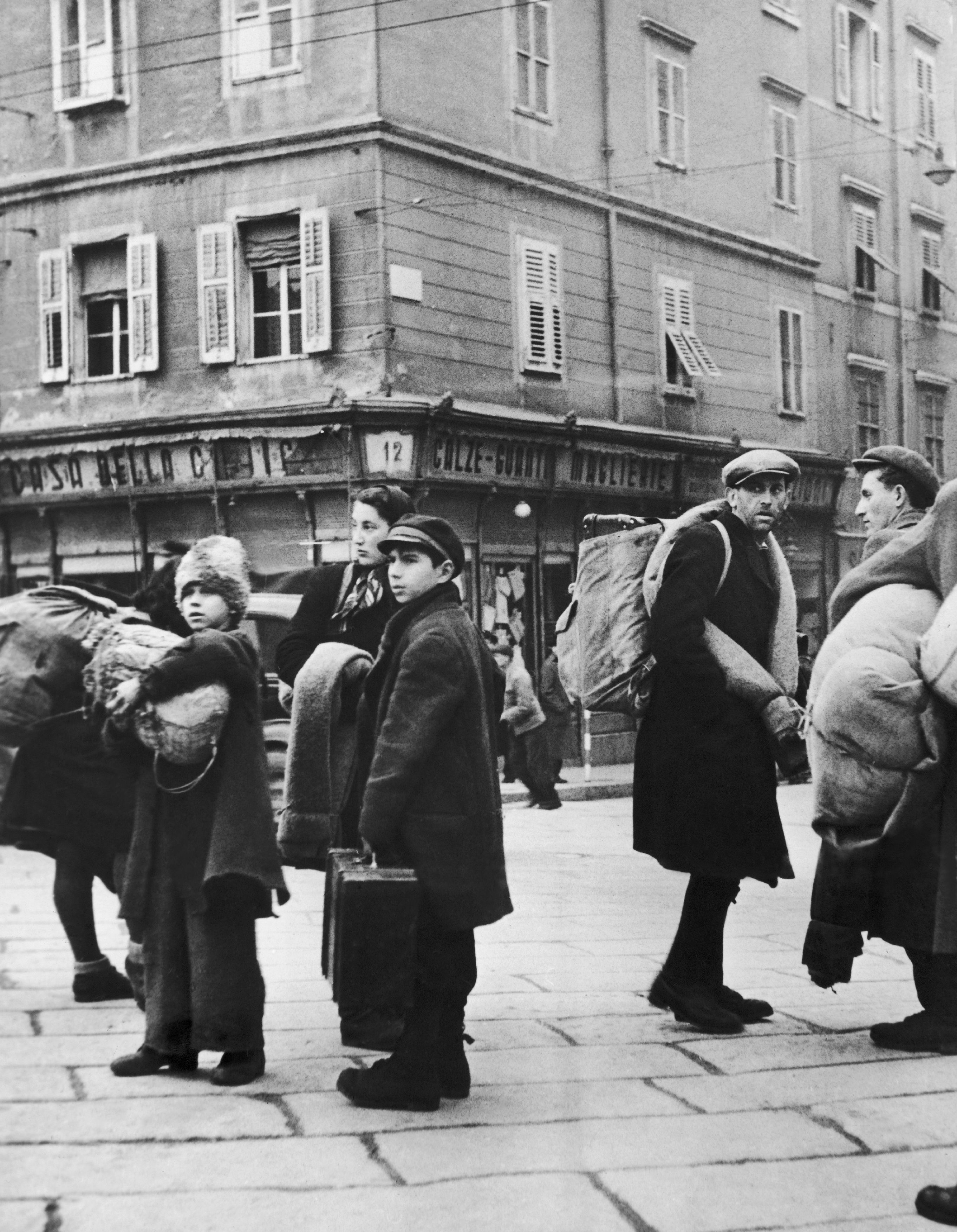 Una famiglia di rifugiati slavi a Trieste, nel 1946