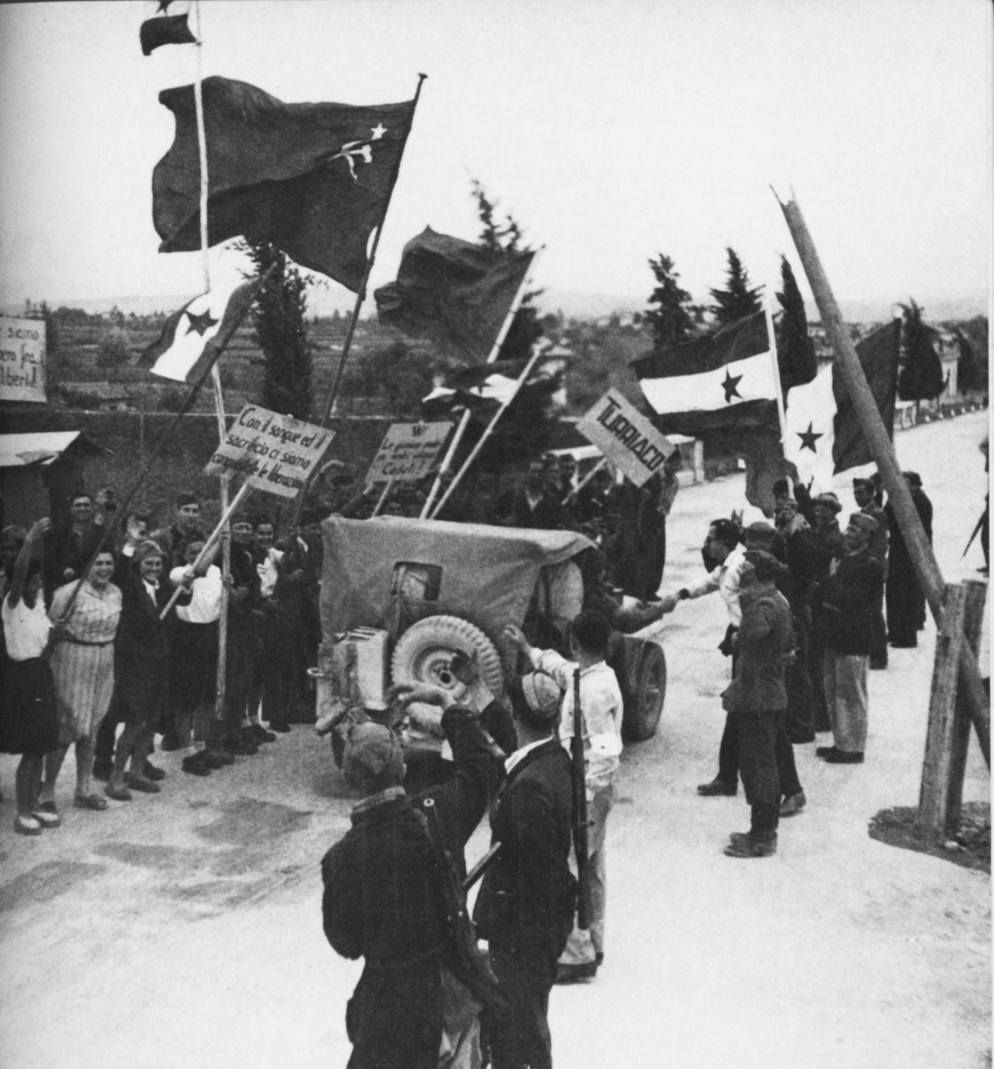 Incontro tra gli Alleati e le truppe di partigiani iugoslavi sull'Isonzo, nel 1945