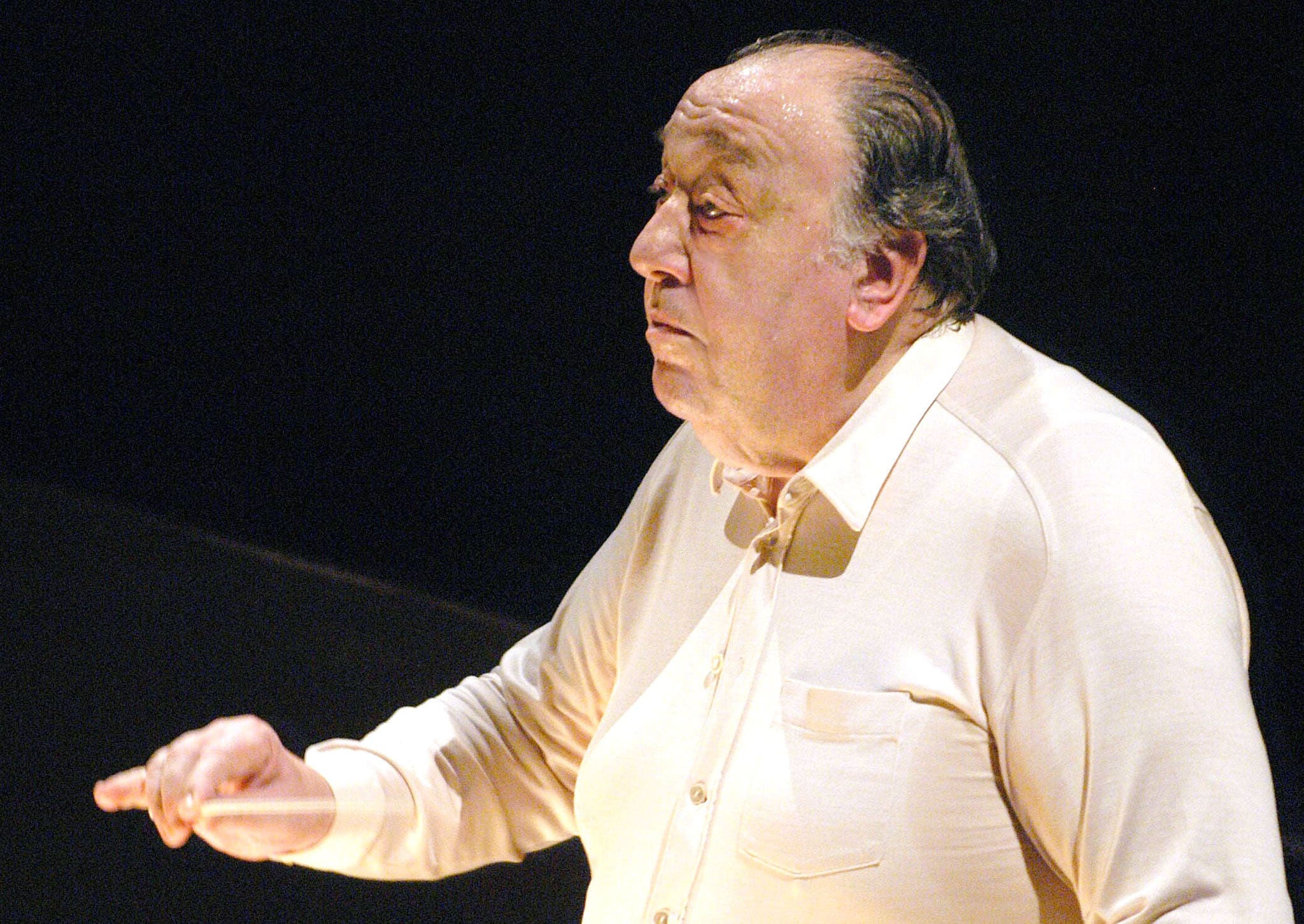 Nello Santi durante le prove di "Nabucco", di Giuseppe Verdi, in scena nella manifestazione Estate a Caracalla nel nome di Verdi. Roma, maggio 2004