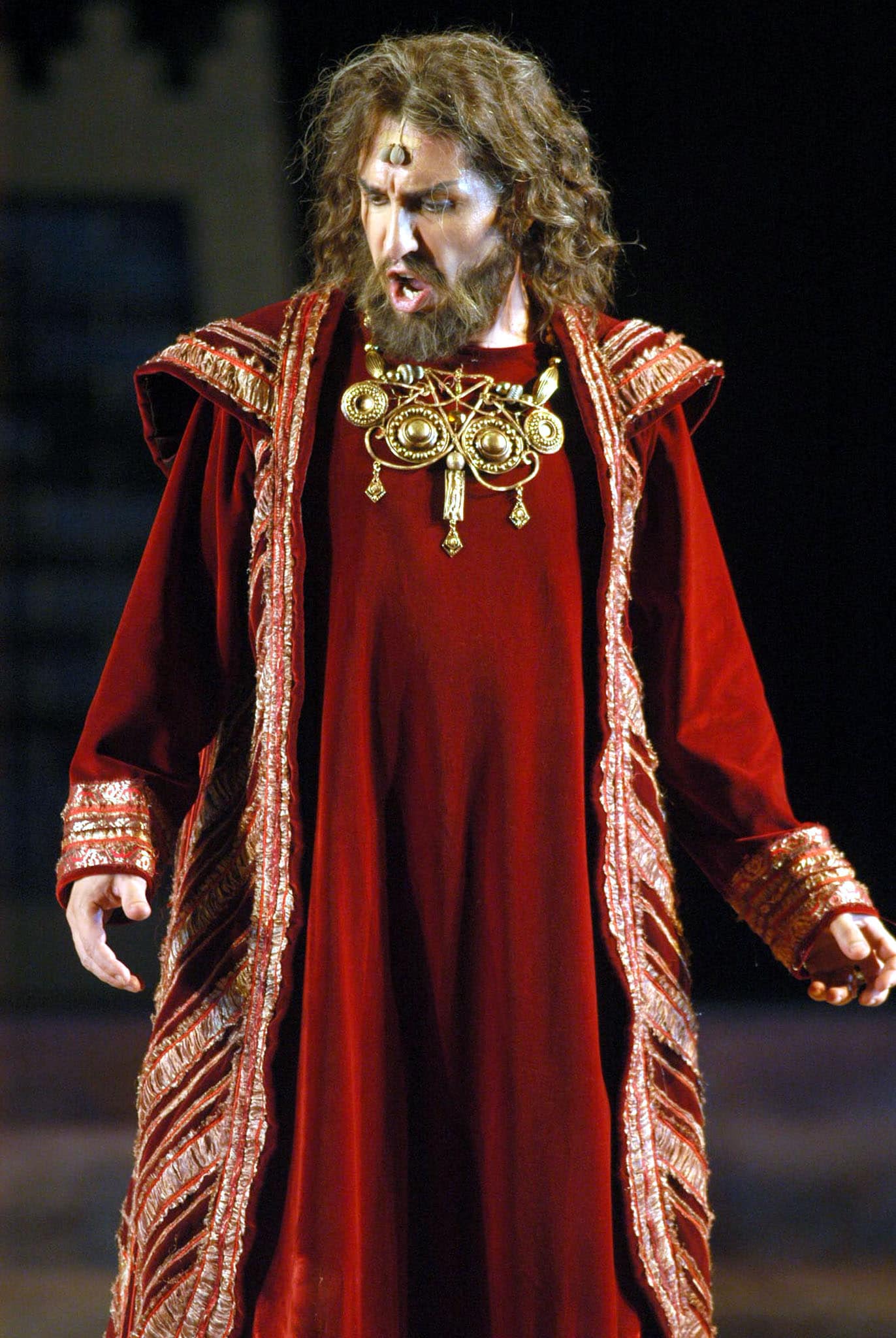 Alberto Gazale in prova di scena di "Nabucco", di Giuseppe Verdi, nella manifestazione Estate a Caracalla nel nome di Verdi, Direttore d'orchestra Nello Santi. Regia e scene: Jacobo Kaufmann; costumi: Anna Biagiotti. Roma, 2004