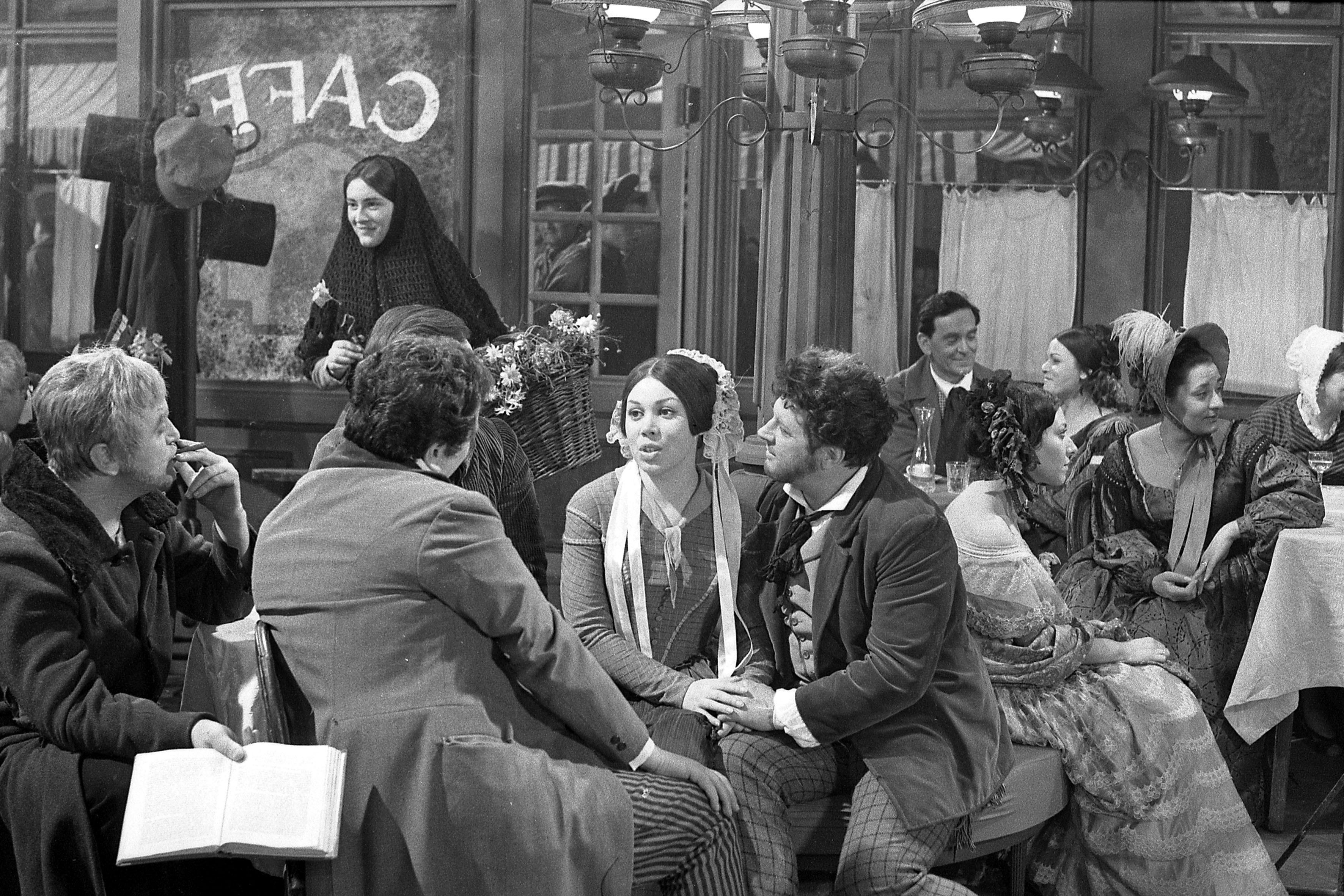 Mirella Freni e Gianni Raimondi sul set del film di Wilhelm Semmelroth, “La Boheme". Milano, 1965