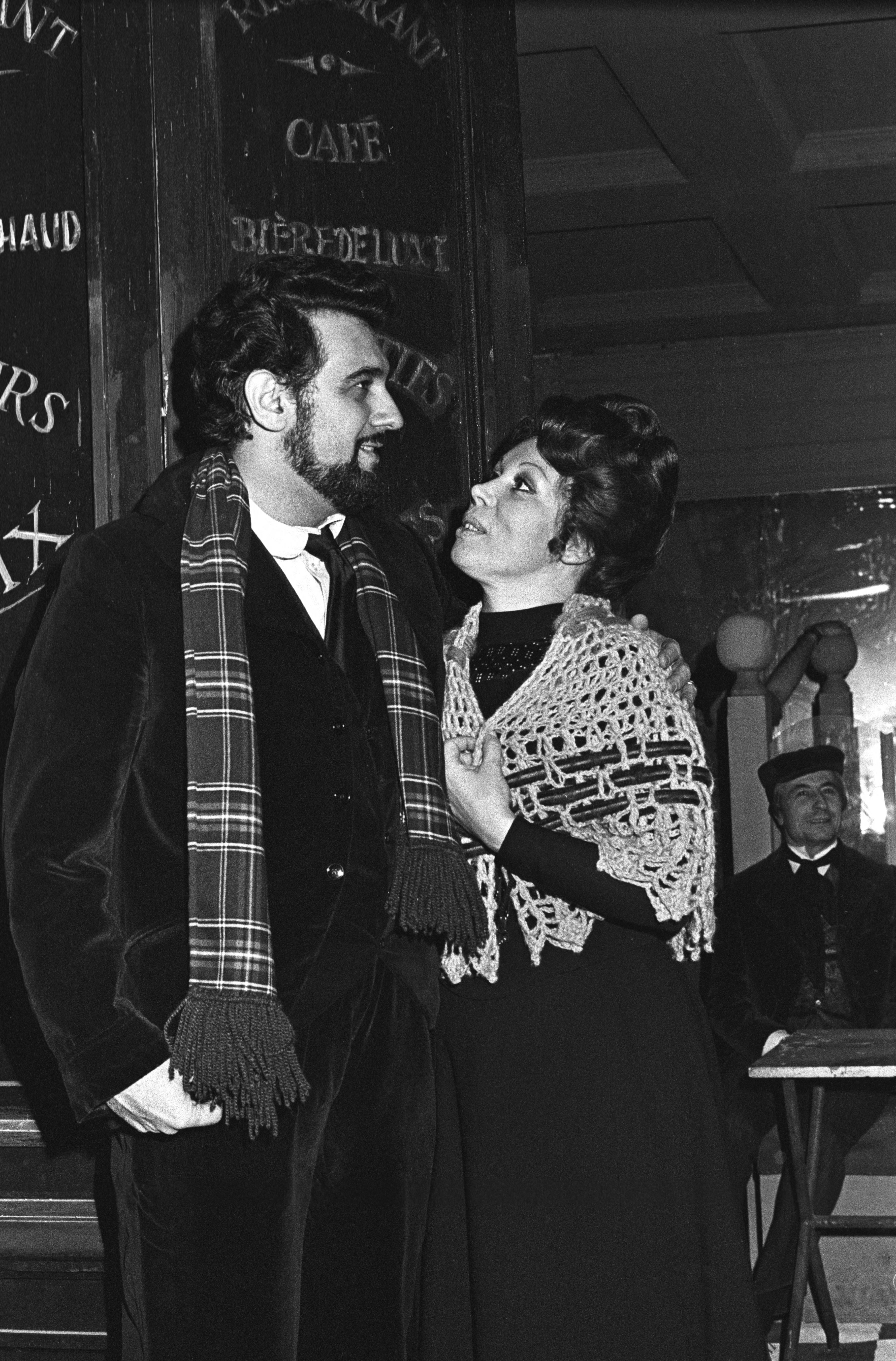 Mirella Freni e Placido Domingo in "La Bohème" di Giacomo Puccini. Direttore d’orchestra: Giuseppe Patanè; regia Gian-Carlo Menotti. Opéra de Paris, gennaio 1977