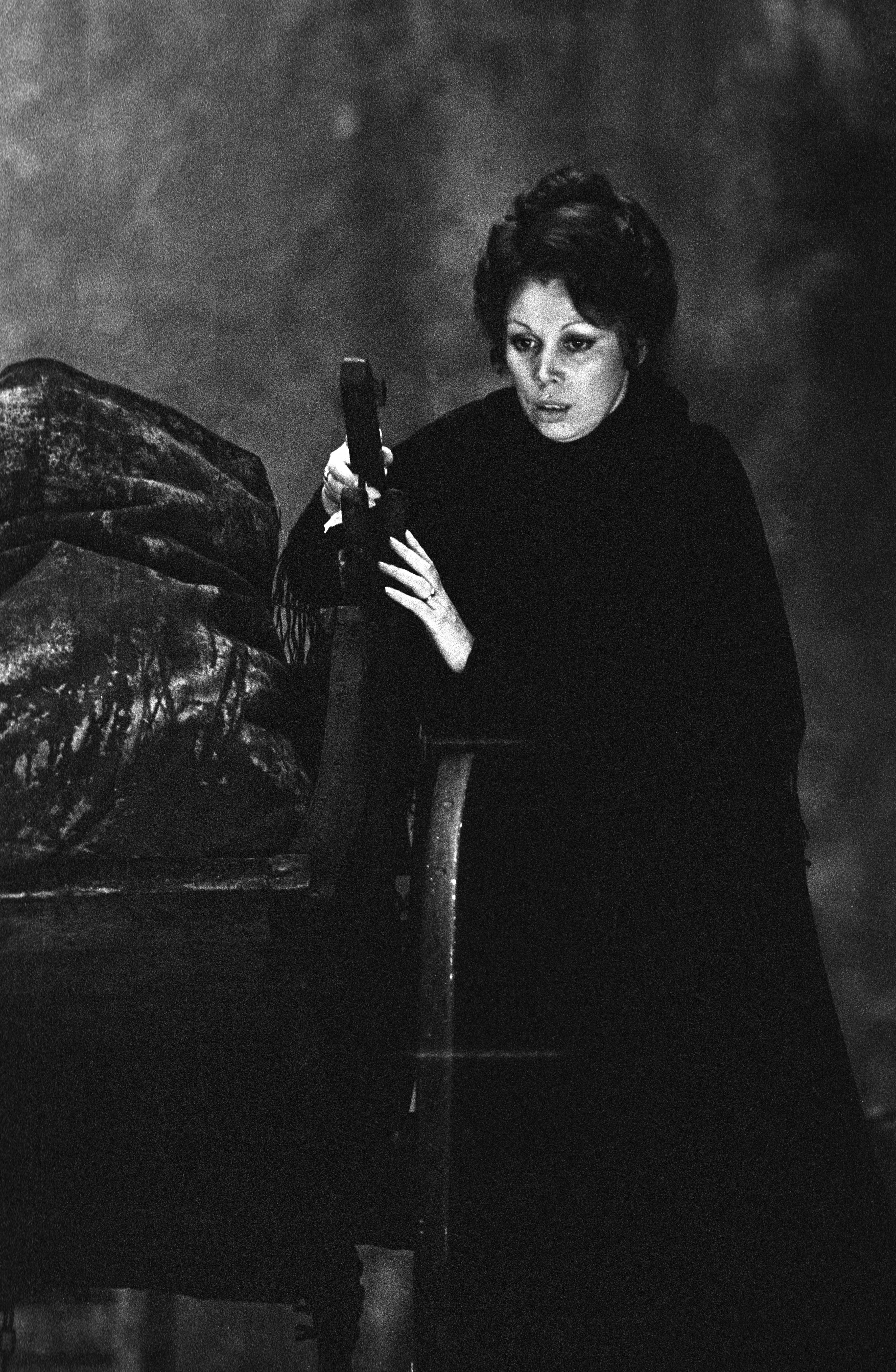 Mirella Freni in "La Bohème" di Giacomo Puccini. Direttore d’orchestra: Giuseppe Patanè; regia Gian-Carlo Menotti. Opéra de Paris, gennaio 1977