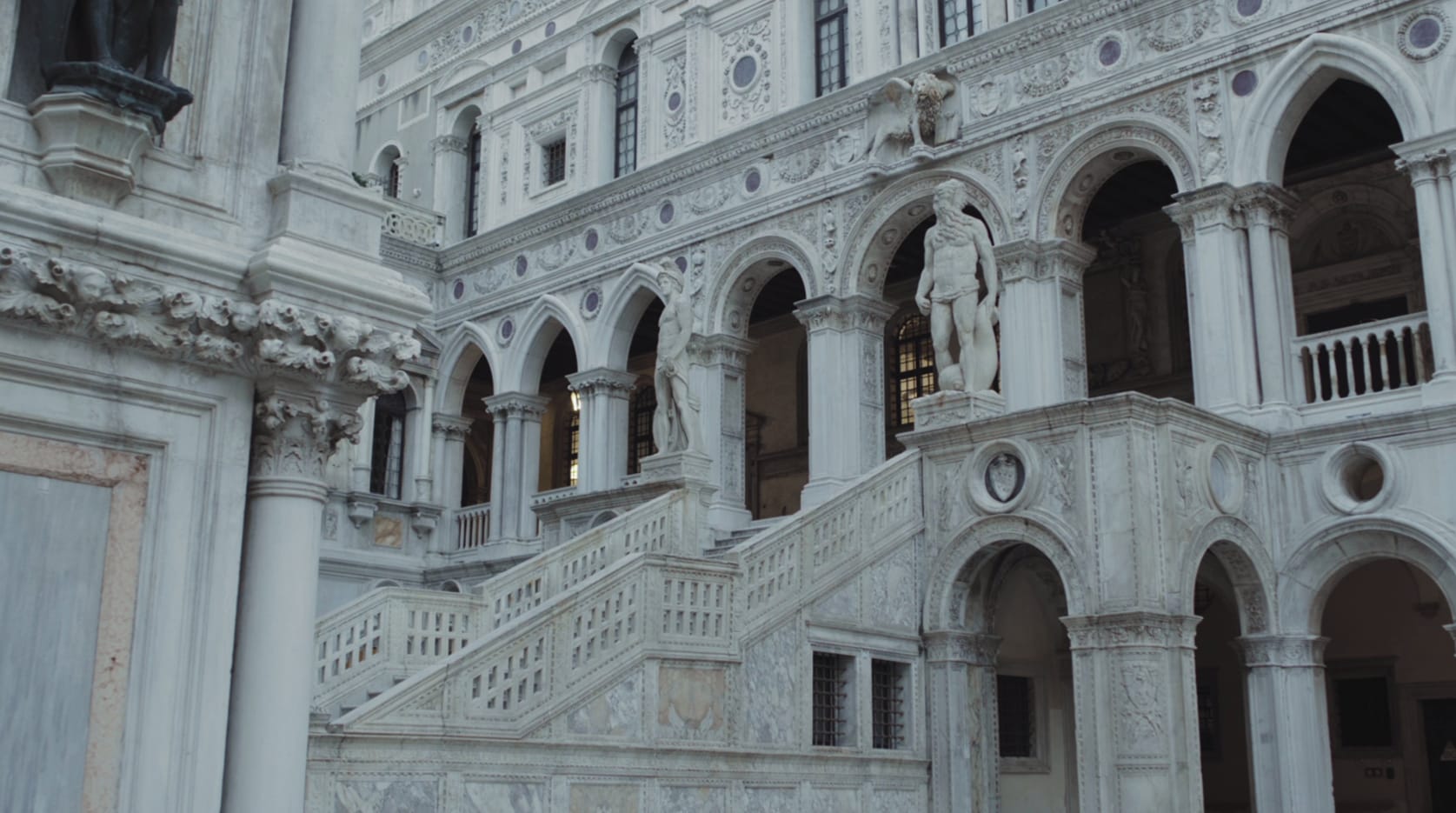 Un particolare di uno dei palazzi storici di Venezia