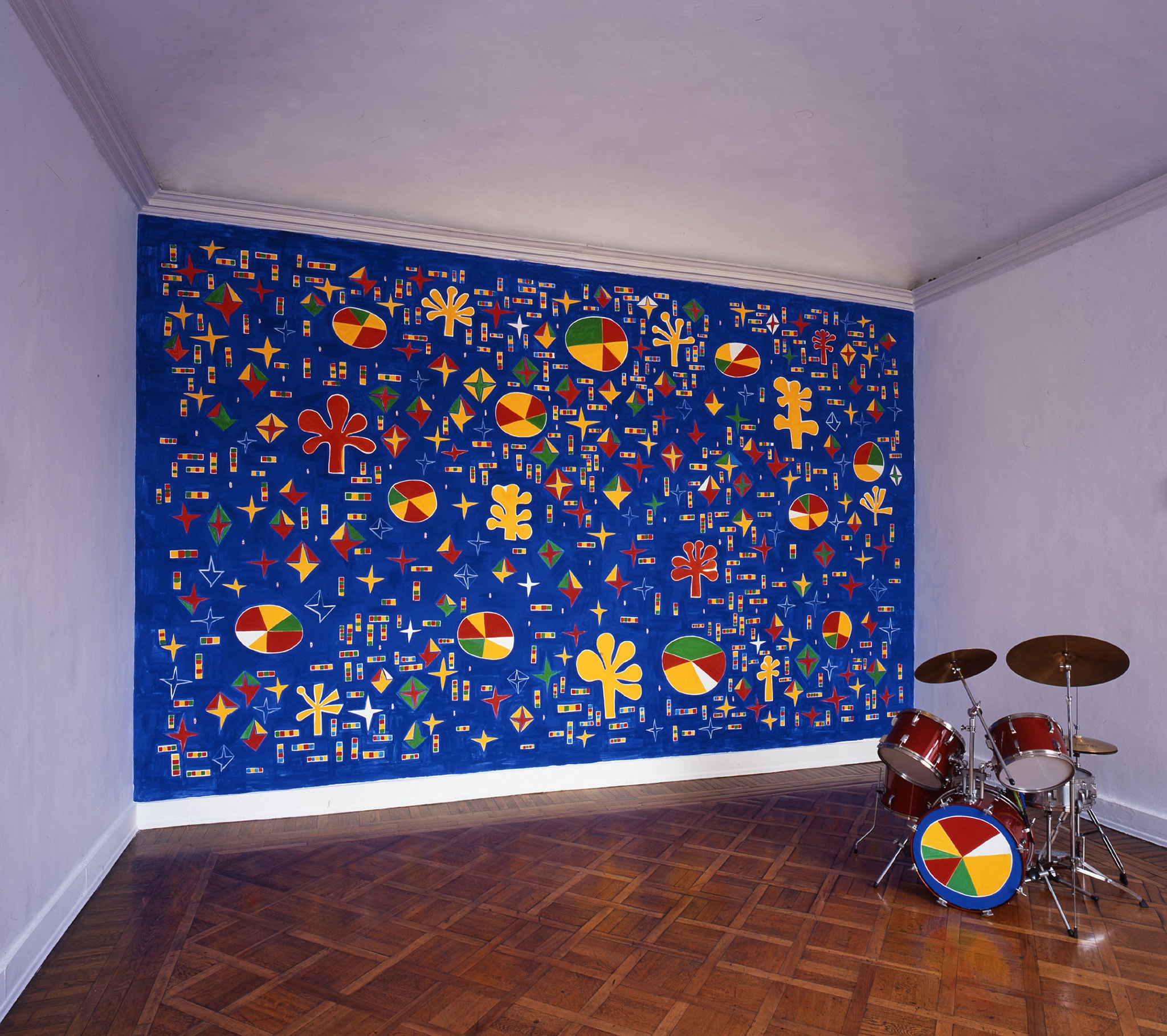 Nicola de Maria - Regno dei fiori musicale. Universo senza bombe, 2004 - pigmenti su tela e batteria, dimensioni ambientali - Fondazione per l'Arte Moderna e Contemporanea CRT 