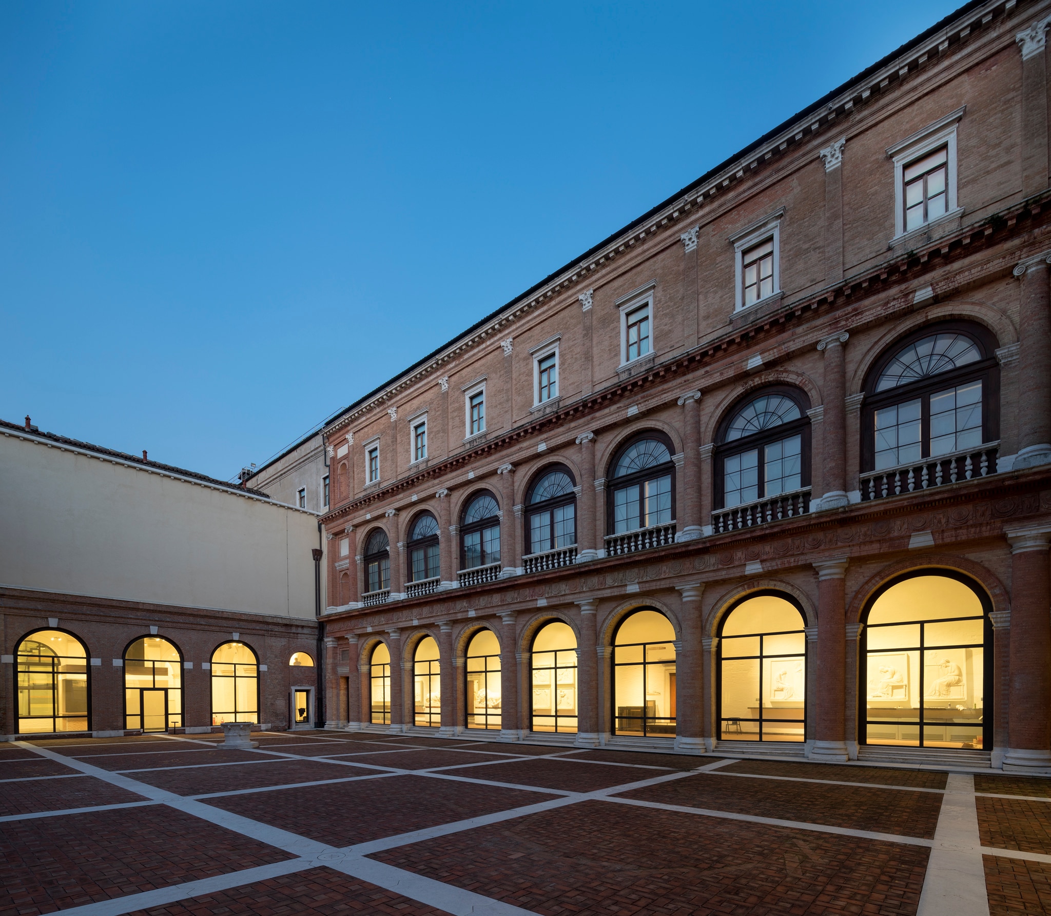 Gallerie dell’Accademia di Venezia: Facciata convento palladiano e cortile interno 