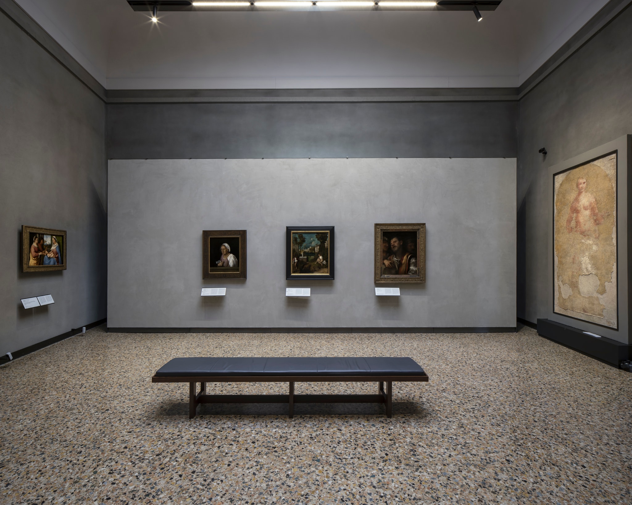 Gallerie dell’Accademia di Venezia, Primo piano, sala VIII. Giorgione e la nascita della “Maniera Moderna” a Venezia. In poco più di un decennio di attività Giorgione influenzò profondamente la scuola pittorica veneta, rinnovandola sia nello stile che nei temi trattati. Lo dimostrano due capolavori celebri del pittore, provenienti dalla collezione Vendramin, qui esposti: La Tempesta, La Vecchia e Il Concerto.
