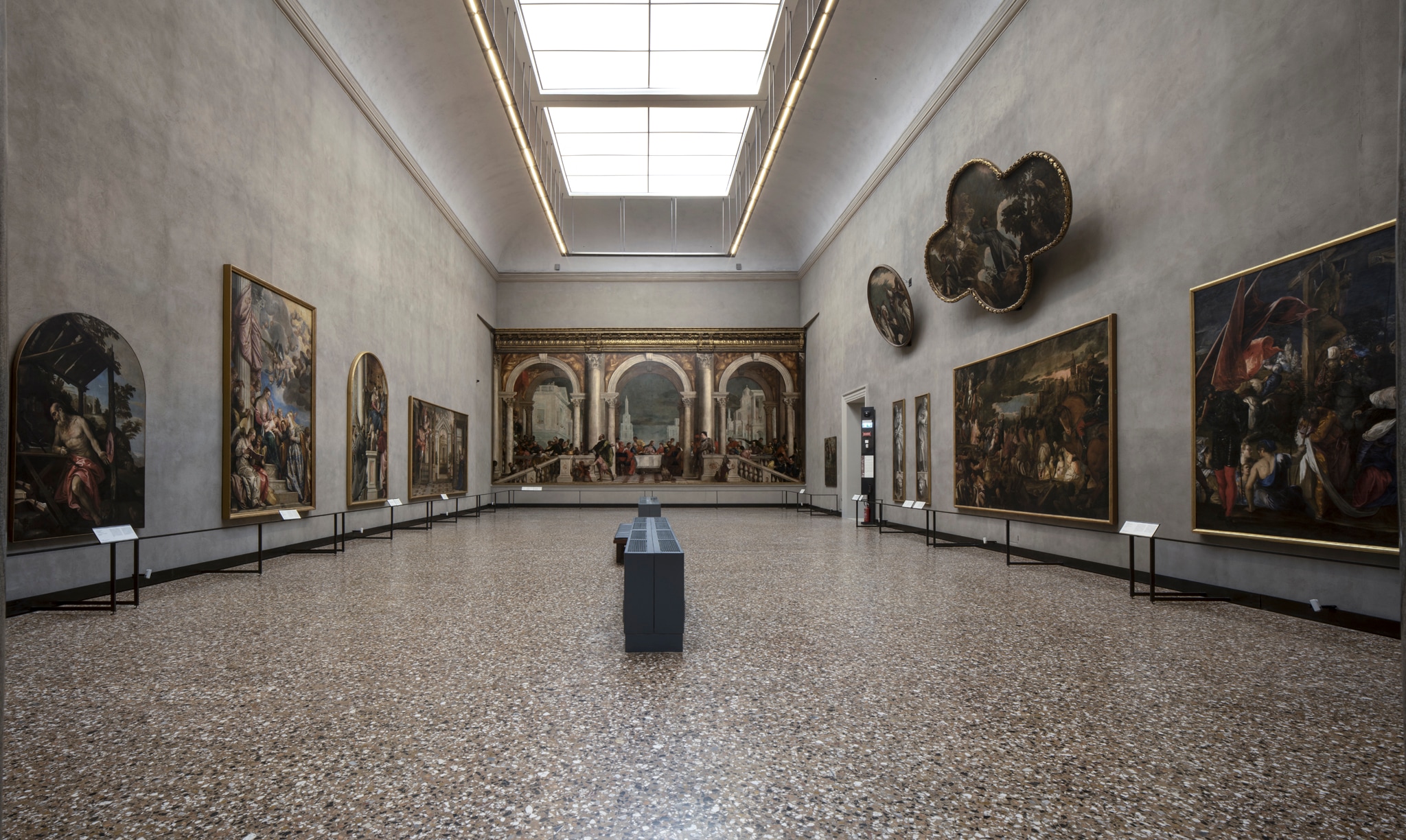 Gallerie dell’Accademia di Venezia, Primo piano, sala X. Occupa un'intera parete della sala, Convito in casa di Levi, dipinto che Veronese eseguì per il refettorio della chiesa veneziana dei Santissimi Giovanni e Paolo nel 1573, come indica la scritta alla base del pilastro in basso a sinistra. Requisito dall’esercito francese e portato a Parigi, la tela fu restituita nel 1815 e destinata alle Gallerie dell’Accademia che dovettero creare l'ambiente attuale per contenerlo.