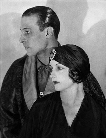 Rudy con la seconda moglie, Natasha Rambova, nel 1922