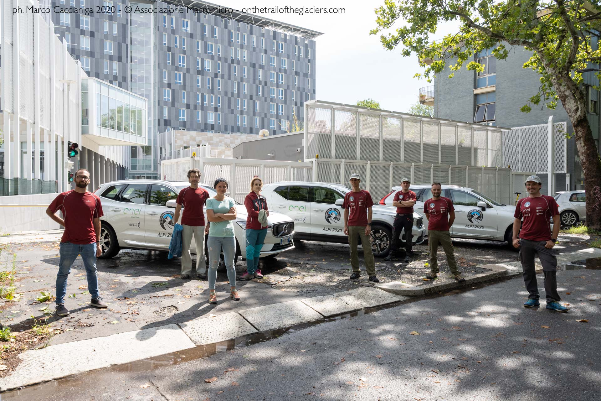 "Sulle tracce dei ghiacciai -Alpi 2020". Milano, 24 luglio. Partenza del team dall'Università Statale. © Associazione Macromicro - onthetrailoftheglaciers.com