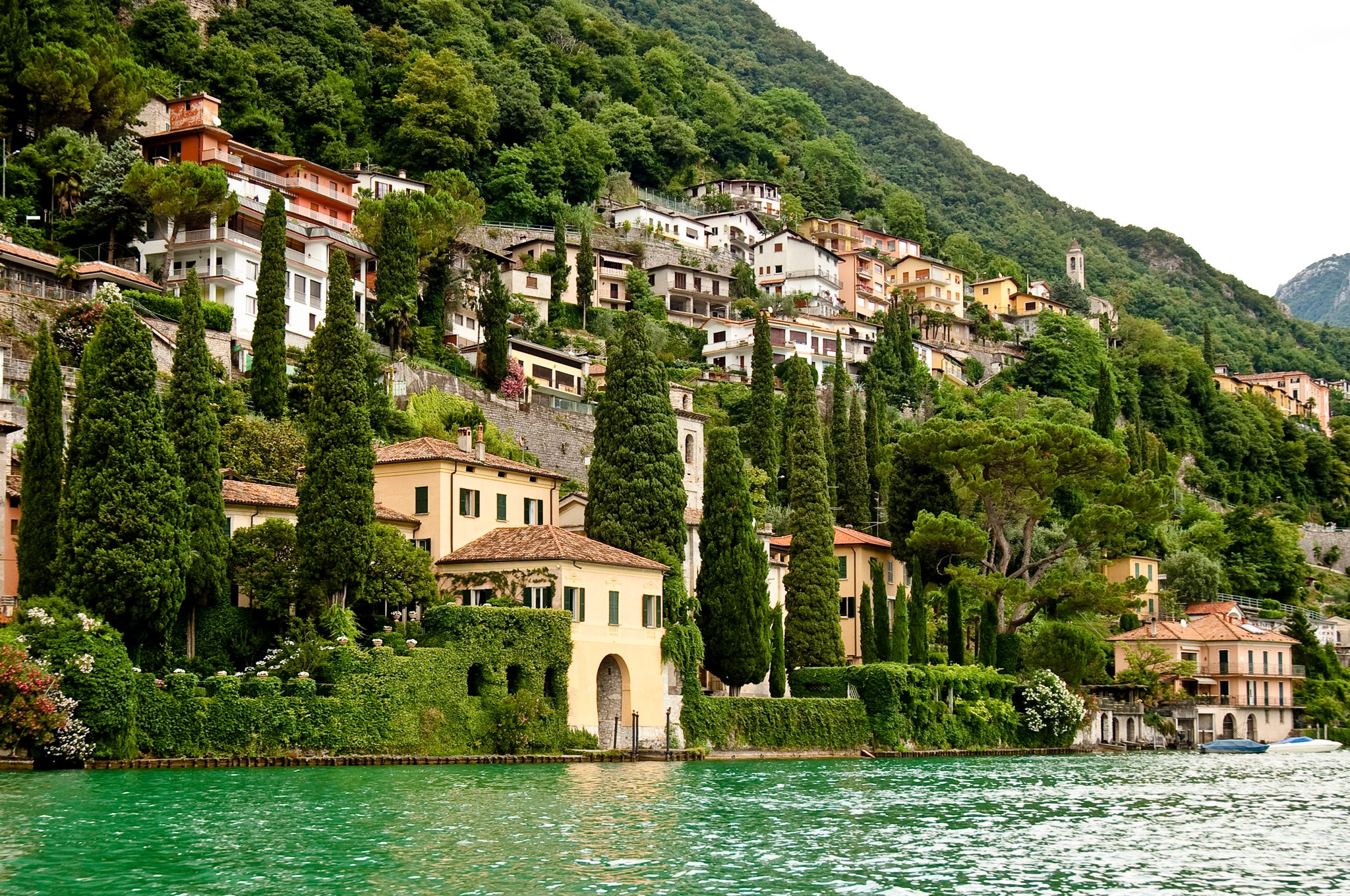 Villa Fogazzaro Roi, Oria di Valsolda, Como. Dal 2009, Bene del FAI con Legato testamentario. Veduta dal lago di Lugano