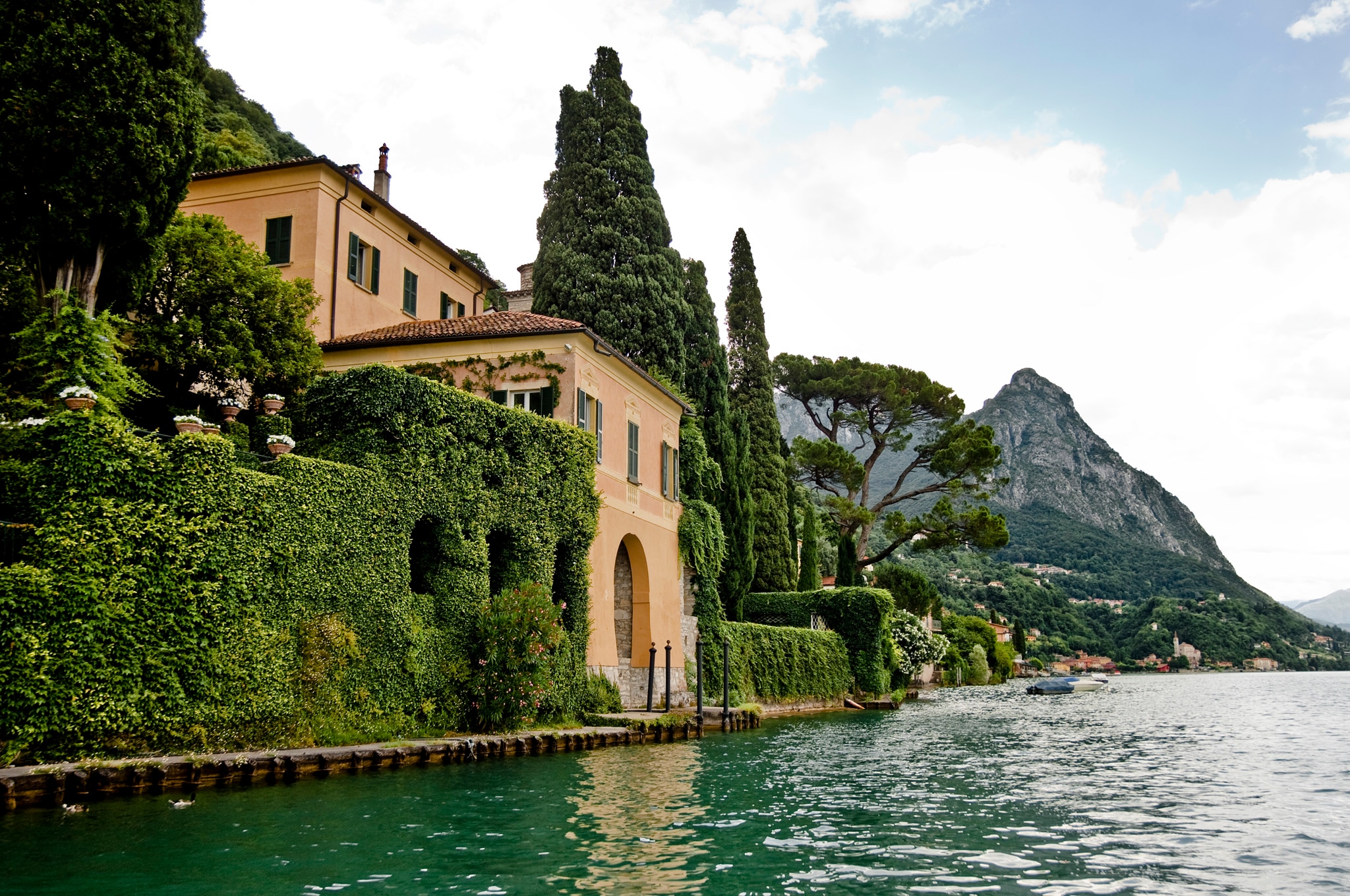 Villa Fogazzaro Roi, Oria di Valsolda, Como. Veduta dal lago di Lugano