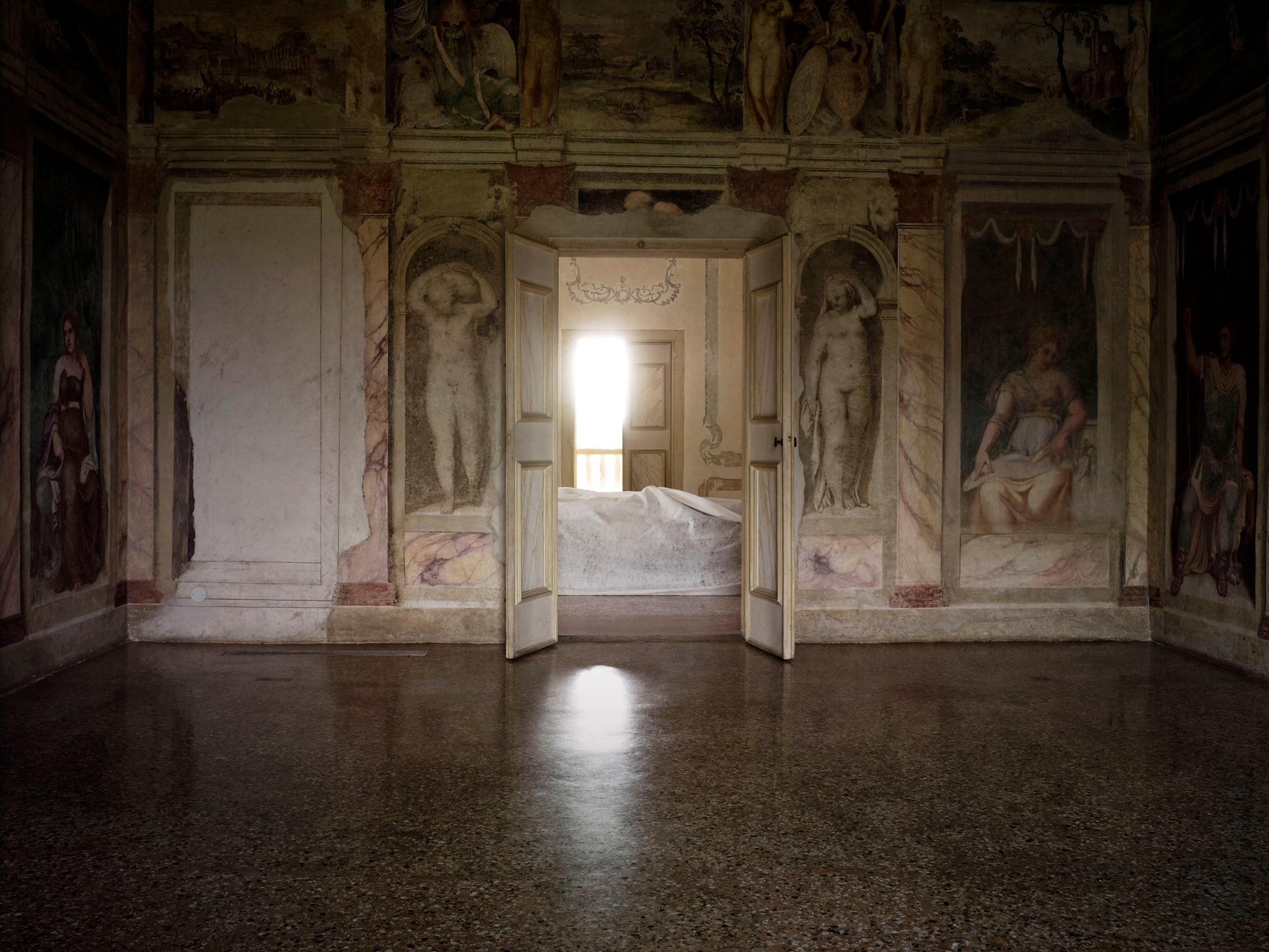 Villa dei Vescovi, Luvigliano di Torreglia, Padova. Interno Sala degli Eroi, o delle Statue, affrescata da Lamberto Sustris