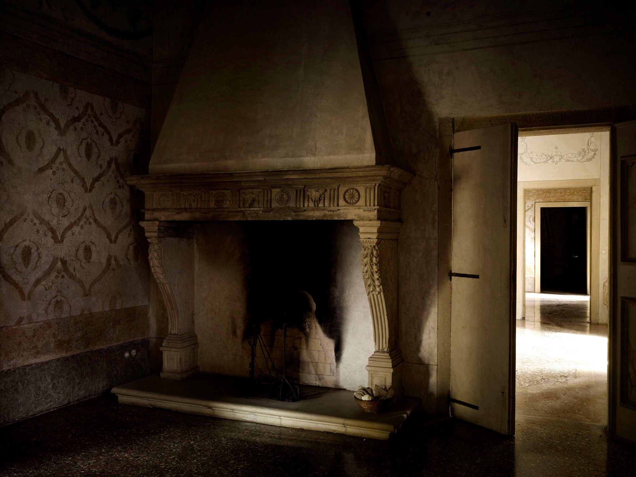 Villa dei Vescovi, Luvigliano di Torreglia, Padova. Interno, studiolo affrescato a motivi di grottesche e finte tapezzerie
