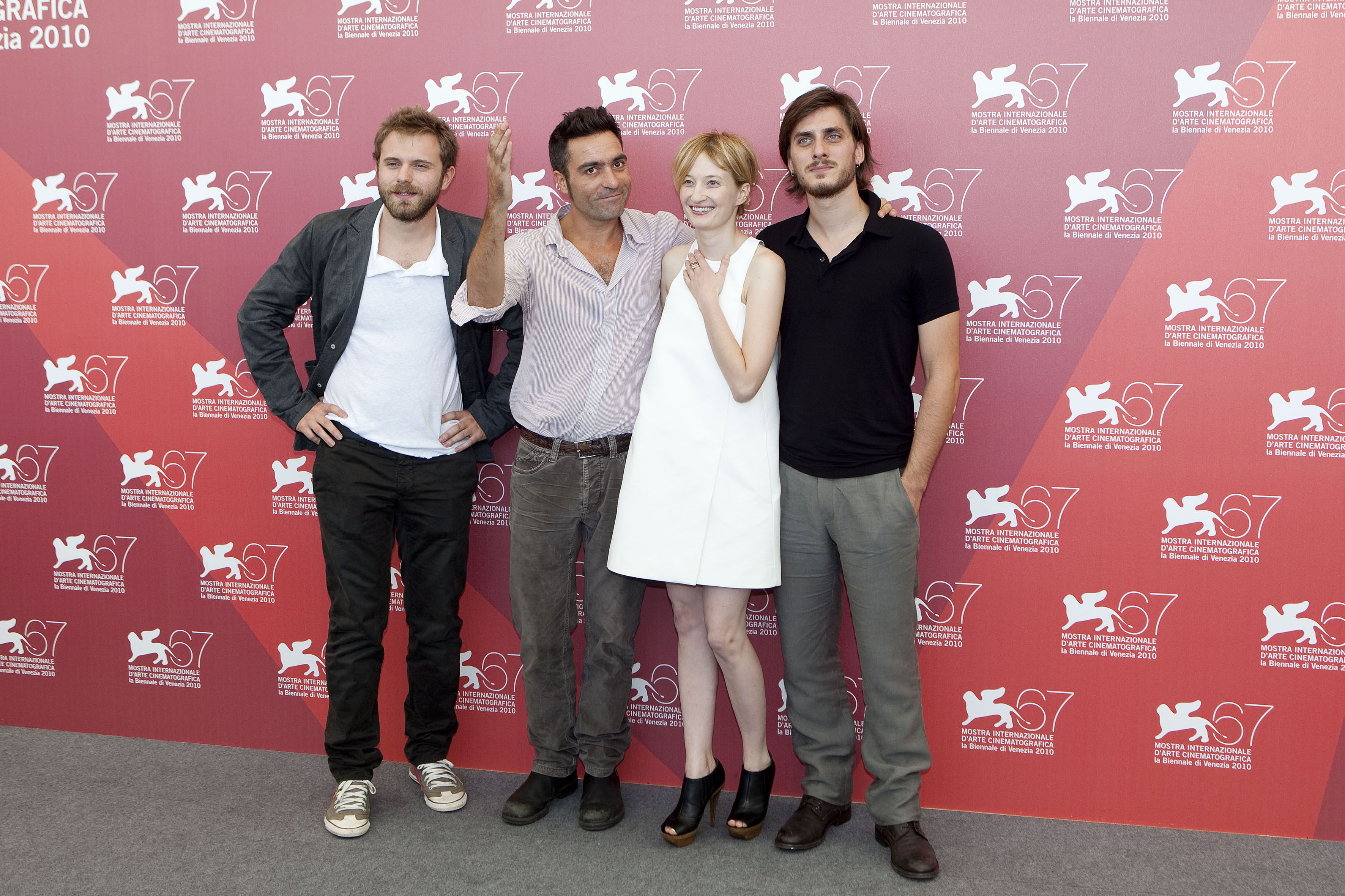 Lo scrittore Paolo Giordano, Saverio Costanzo, Alba Rohrwacher e Luca Marinelli alla Mostra del Cinema di Venezia per il film La solitudine dei numeri primi, 2010