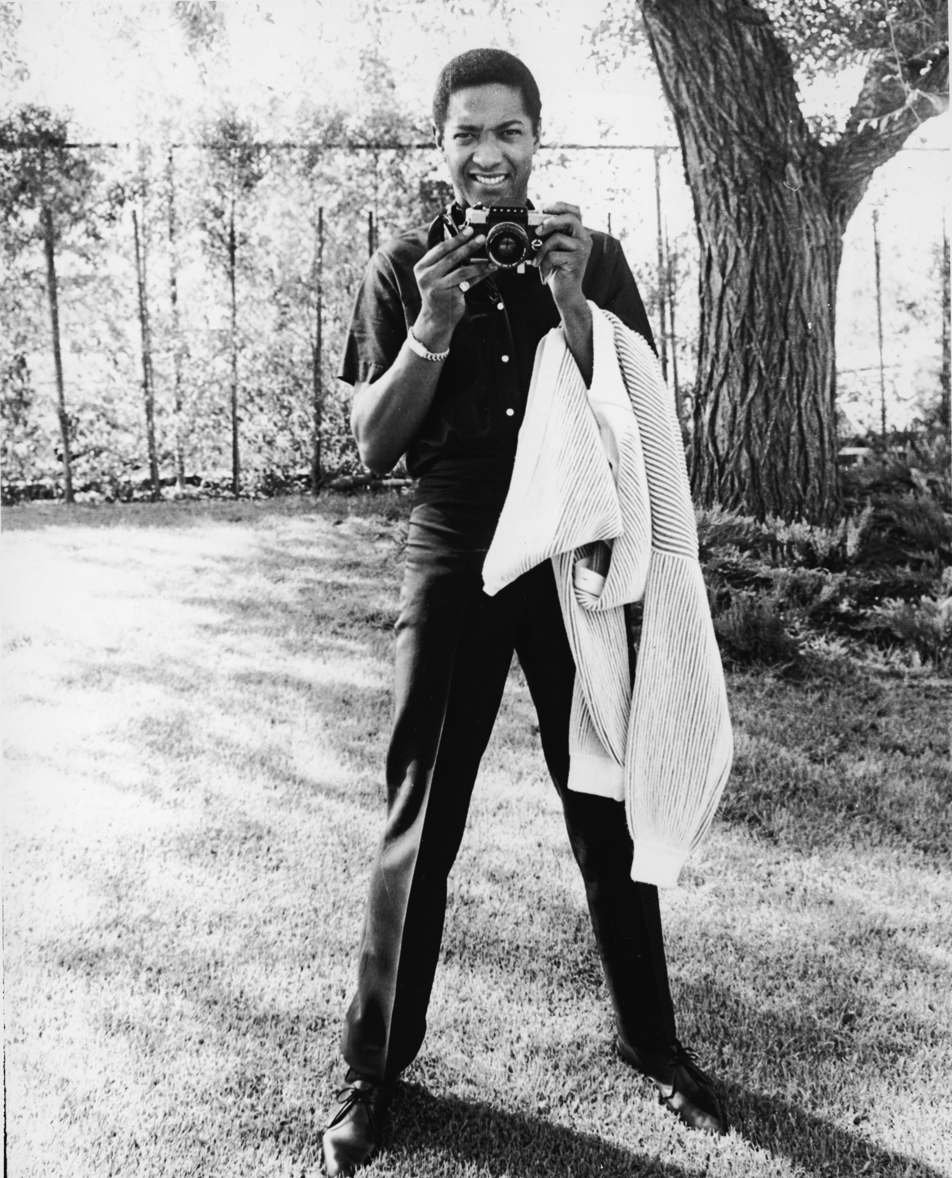 Definito da molti "il re del soul", fondatore dell'etichetta SAR Records e attivista del Movimento per i Diritti Civili, Sam Cooke muore a Los Angeles in circostanze misteriose all'età di 33 anni la notte dell'11 dicembre 1964. Dopo aver cenato in ristorante italiano con "una ragazza dai tratti orientali" (riportano le cronache), la conduce a bordo della sua Ferrari al Motel Hacienda, nella parte sud della città. La versione ufficiale del caso afferma che Sam Cooke venne ucciso con tre colpi di pistola calibro 22 dalla direttrice Bertha Franklin, la quale sostenne di avergli sparato per legittima difesa dopo essere stata minacciata da lui, completamente ubriaco. La sentenza fu di "omicidio giustificabile", anche se in molti a pensarono che le indagini fossero state troppo frettolose e superficiali. L'amico Cassius Clay quando gli rese omaggio durante la veglia funebre, disse: "Fosse stato un cantante bianco, Elvis Presley o uno dei Beatles, l'FBI starebbe ancora investigando e qualcuno sarebbe finito dentro".