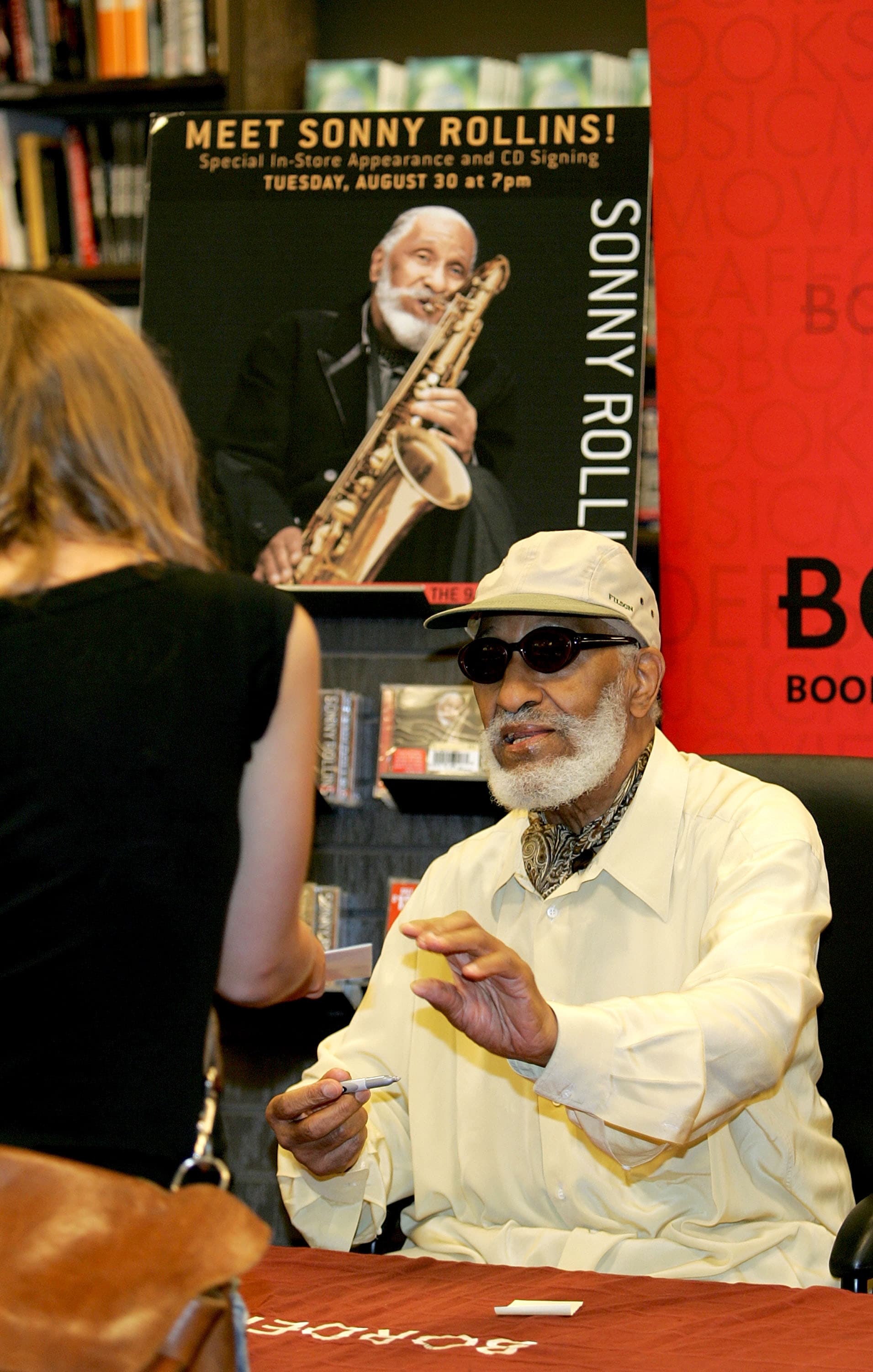 2000: Sonny Rollins firma le copie del suo nuovo CD, Sonny Rollins al Borders Columbus Circle, a New York City.