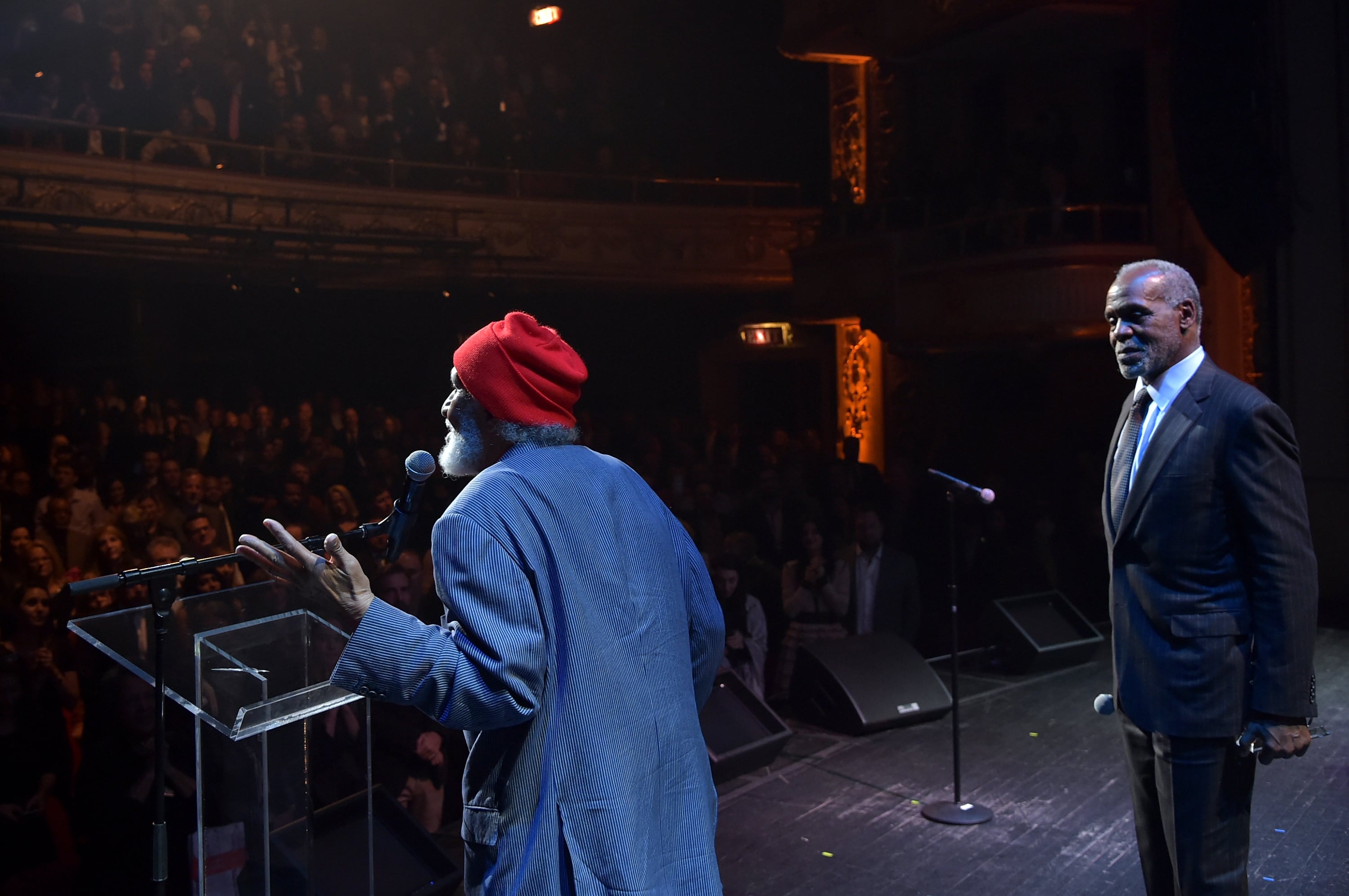 2015: Sonny Rollins parla al Concerto di Gala annuale della Jazz Foundation of America. Al suo fianco, l’attore e attivista Danny Glover.