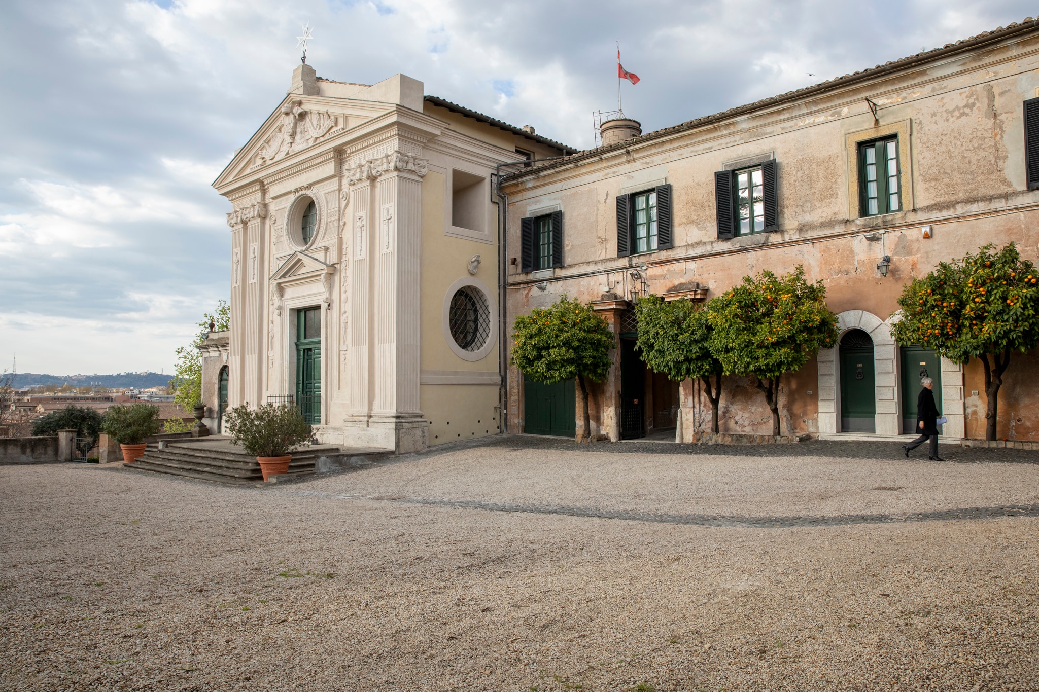 Chiesa di Santa Maria in Aventino, piazzale