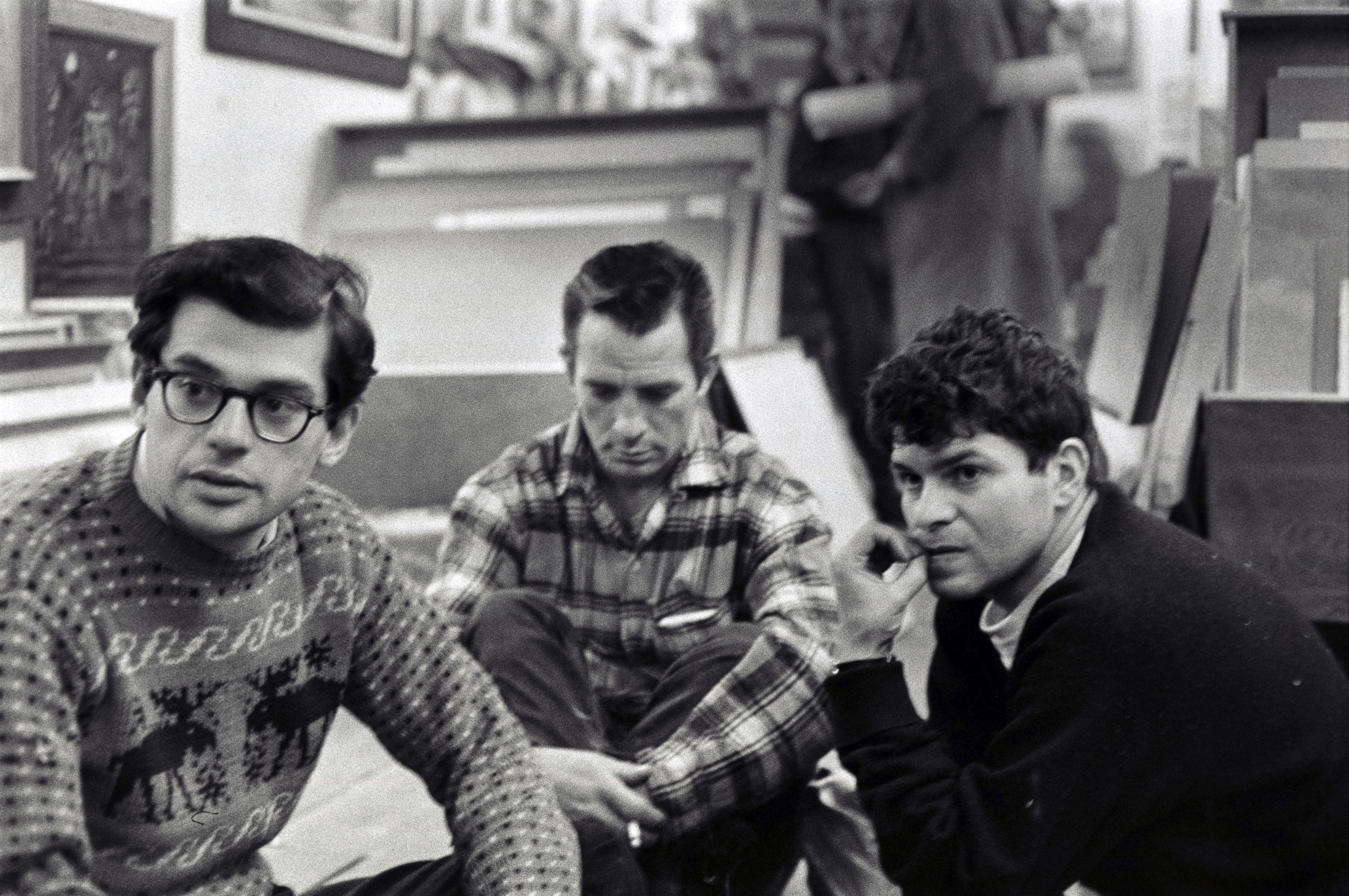 1957: Allen Ginsberg, Jack Kerouac e Gregory Corso al Greenwich Village, New York City. La musica di Charlie Parker fu una sorta di colonna sonora della vita e della letteratura dei beatnik.